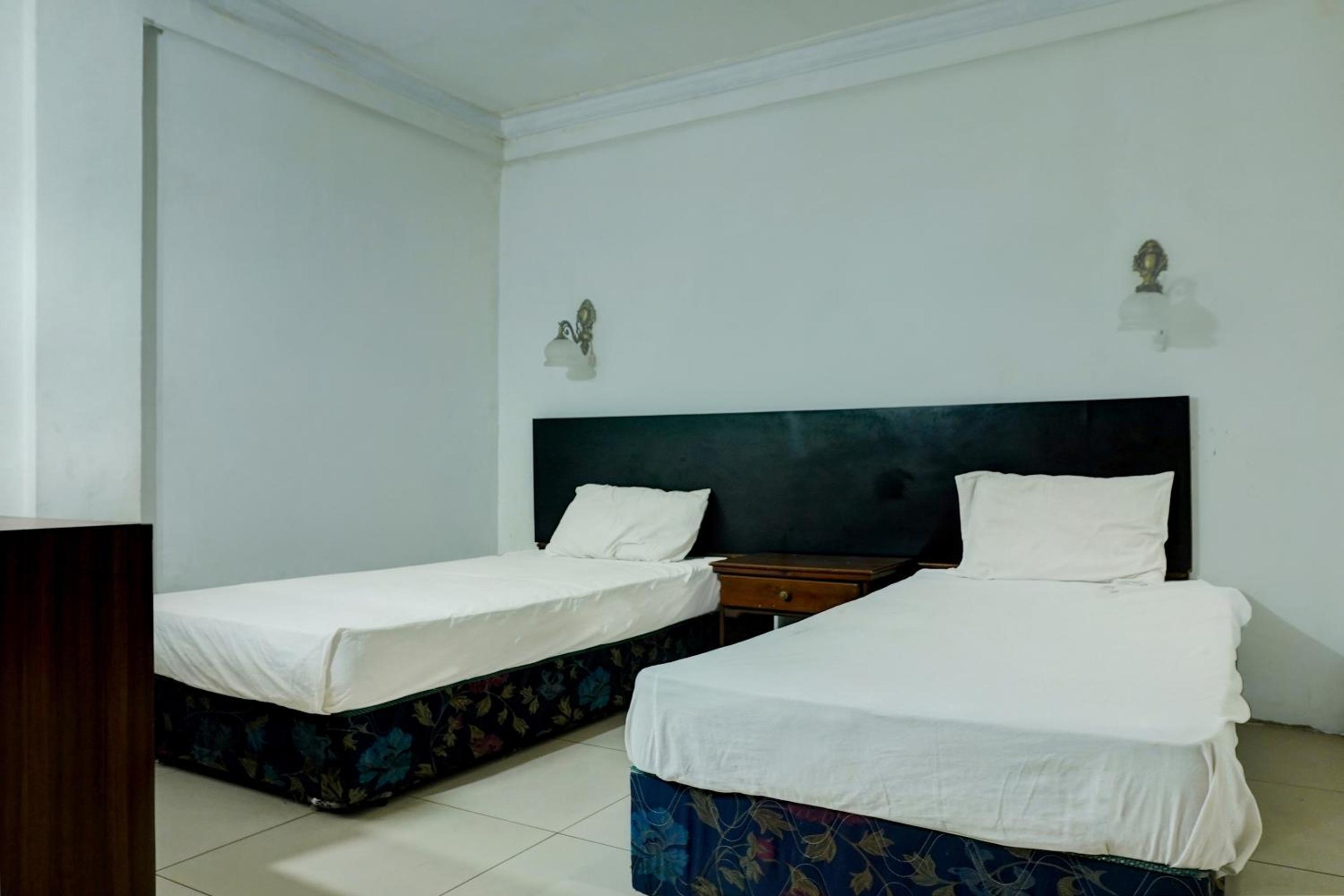 Standard Twin Room - Photo 7