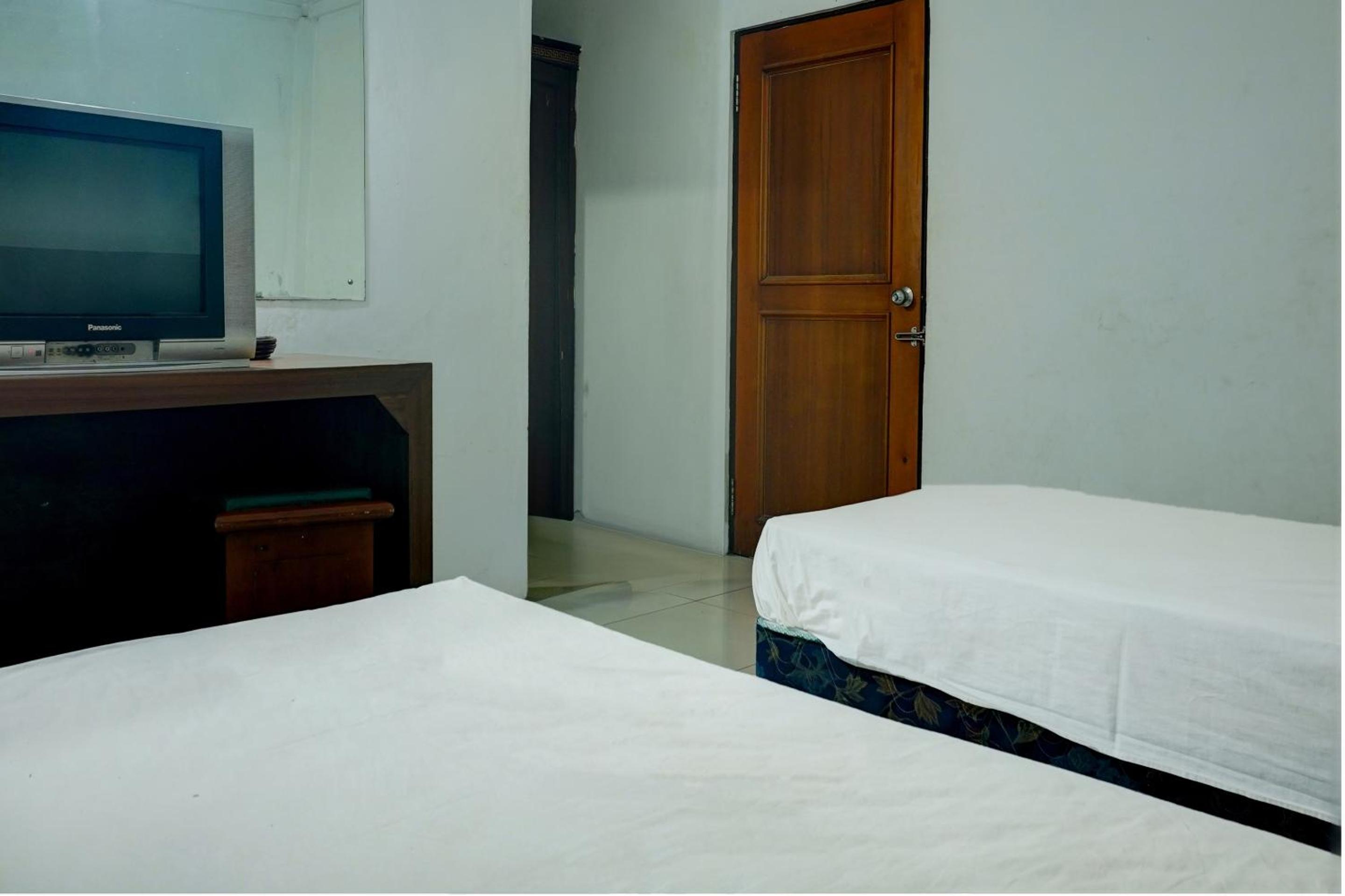 Standard Twin Room - Photo 4
