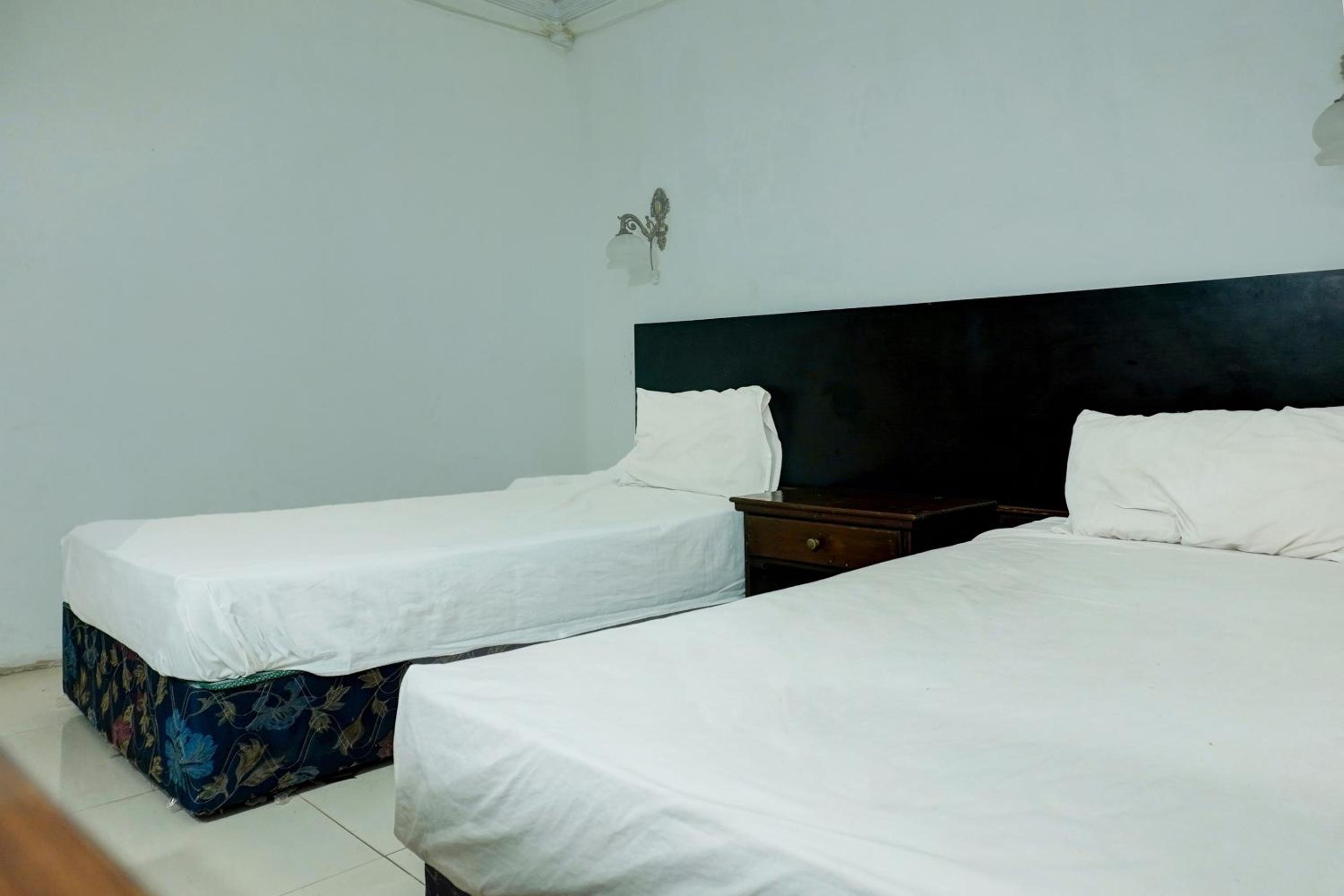 Standard Twin Room - Photo 3