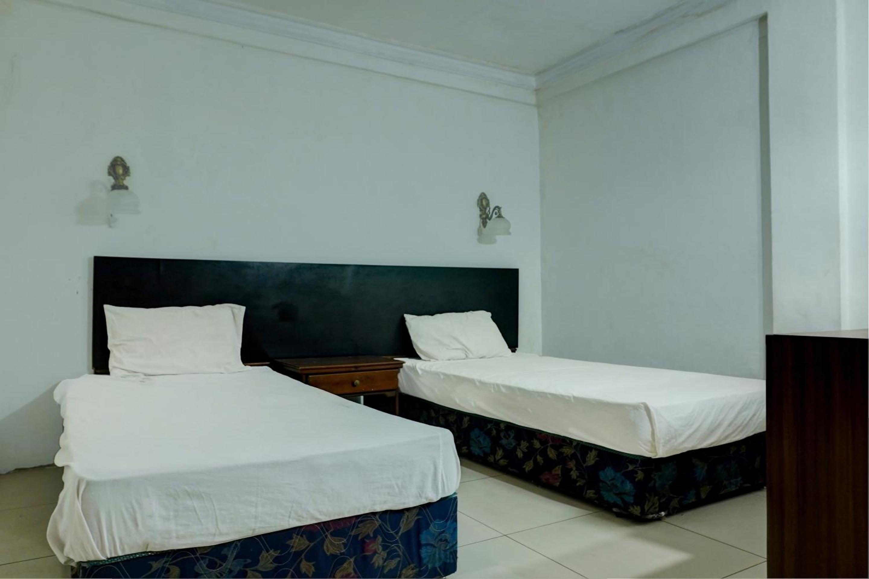 Standard Twin Room - Photo 1
