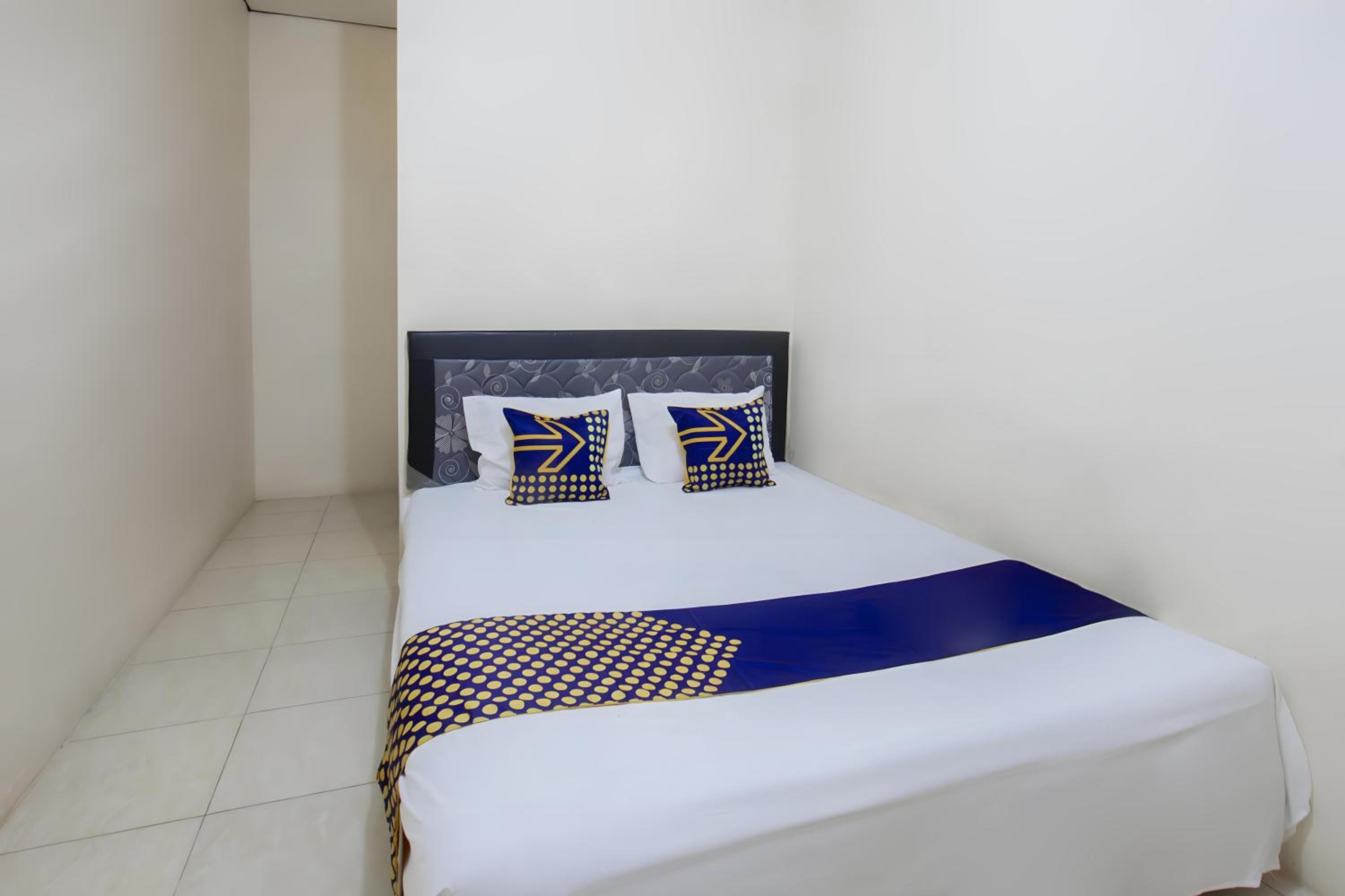 Double Room - Photo 11