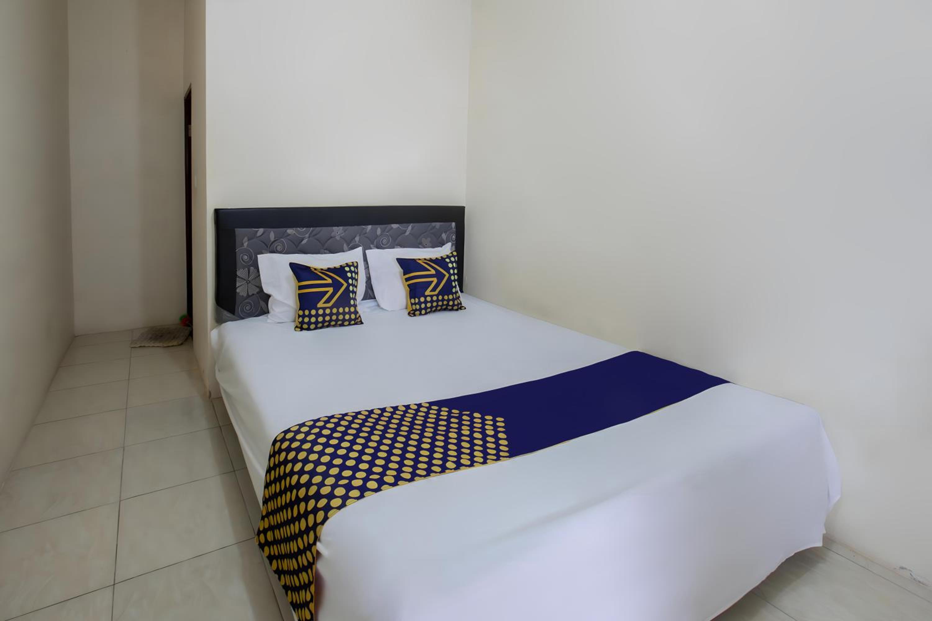 Double Room - Photo 7