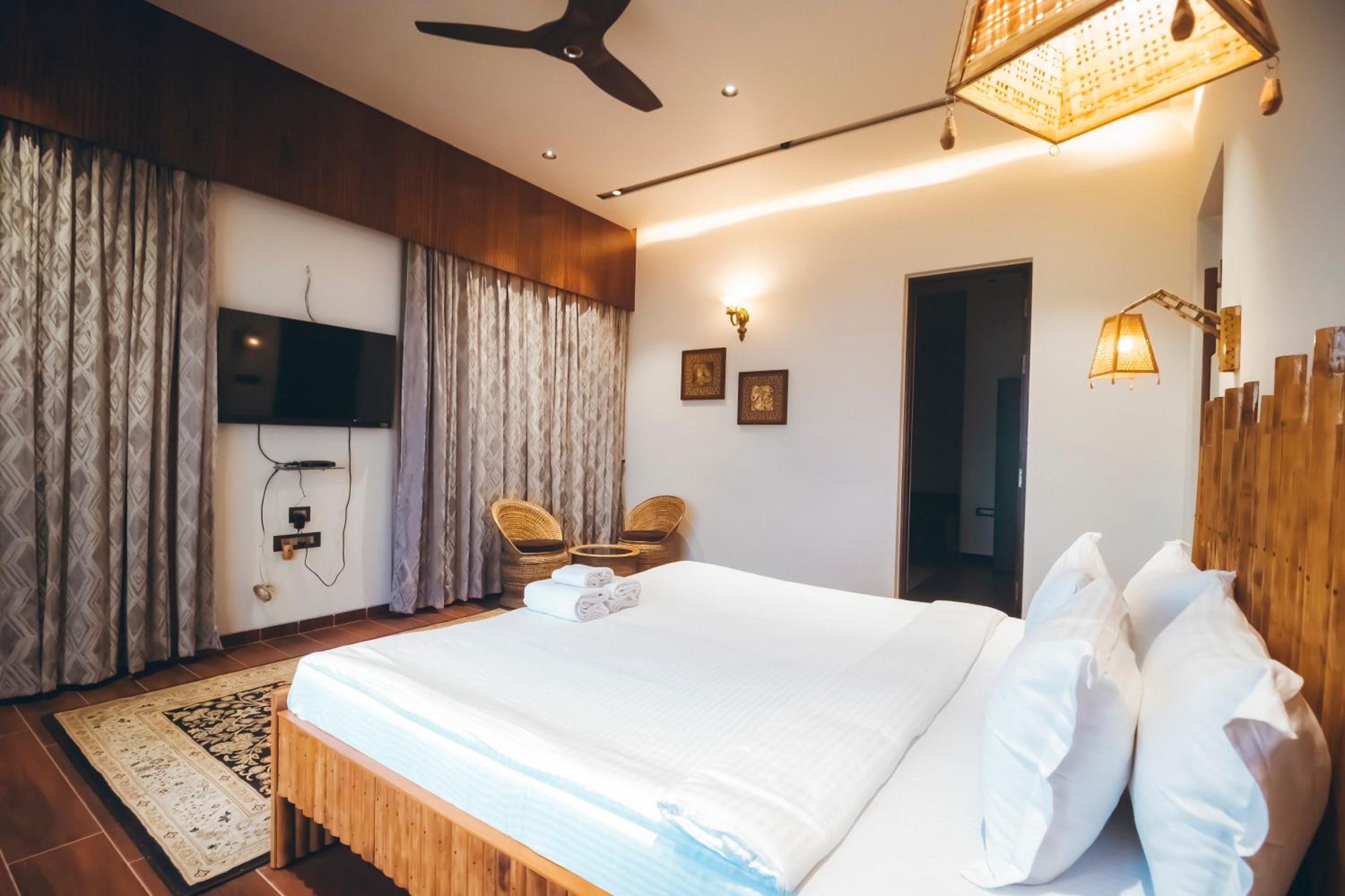 Deluxe King Room photo 1
