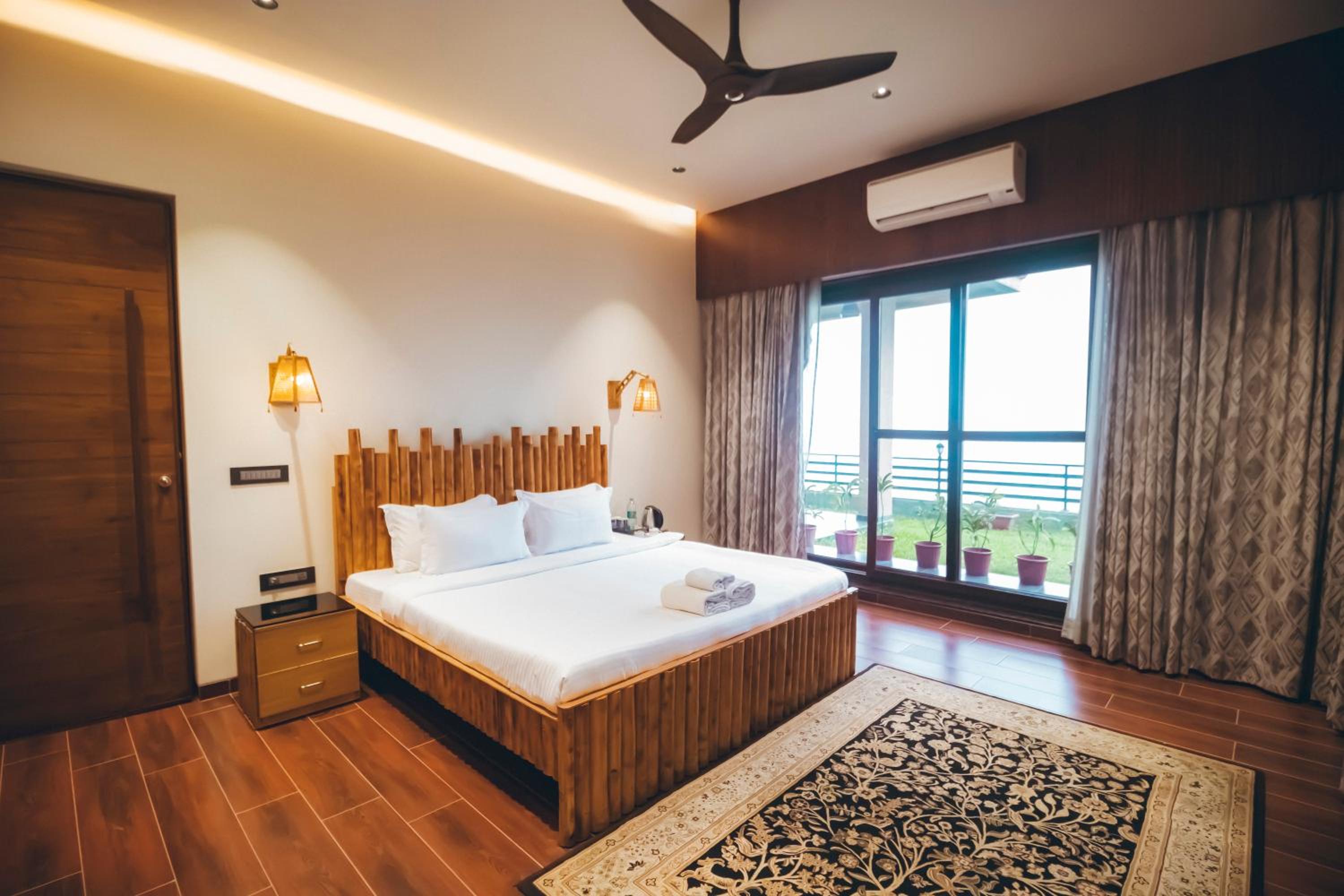 Deluxe King Room photo 3