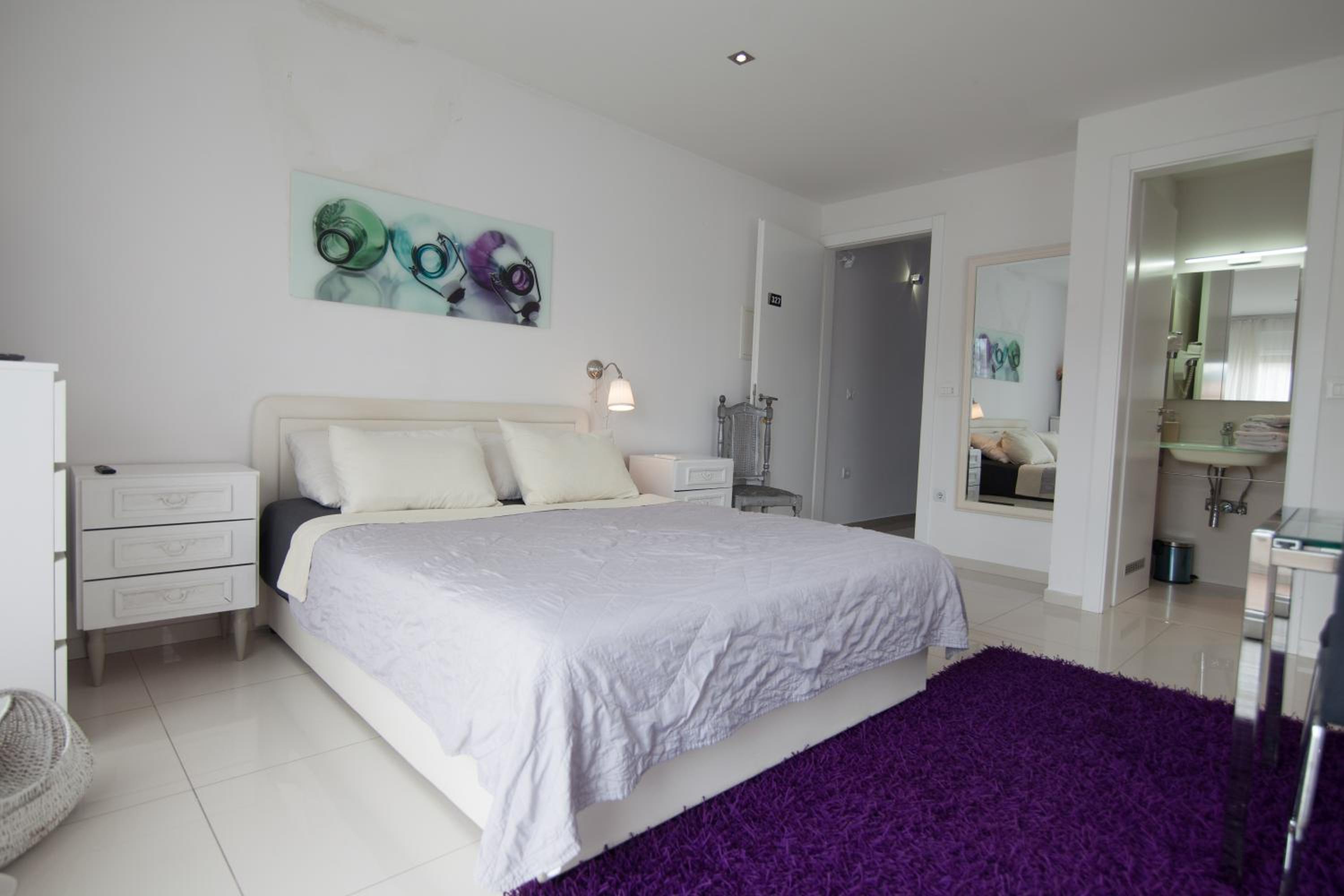 Deluxe King Room photo 1