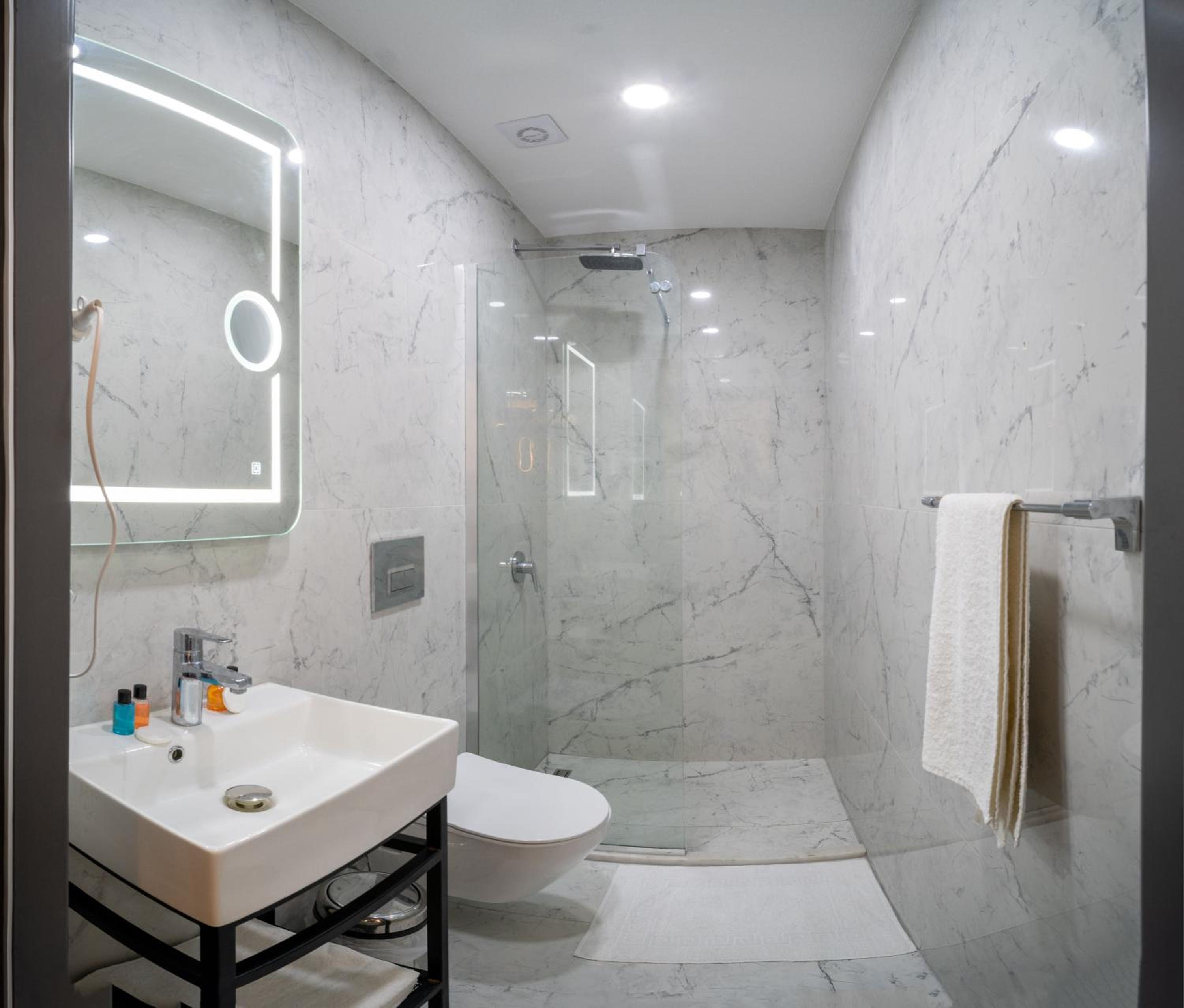 Deluxe King Room photo 2