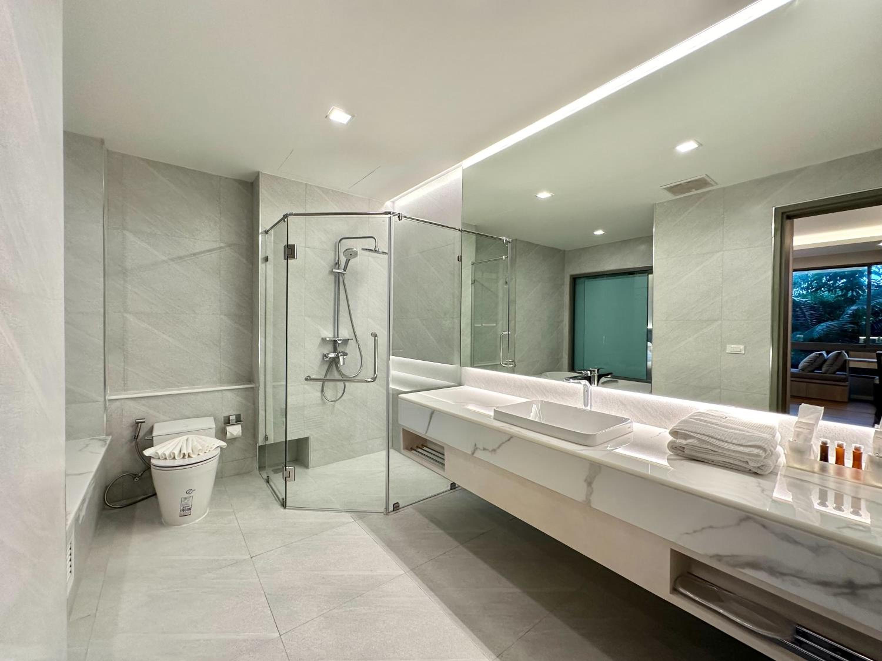 Two-Bedroom Suite - Photo 5