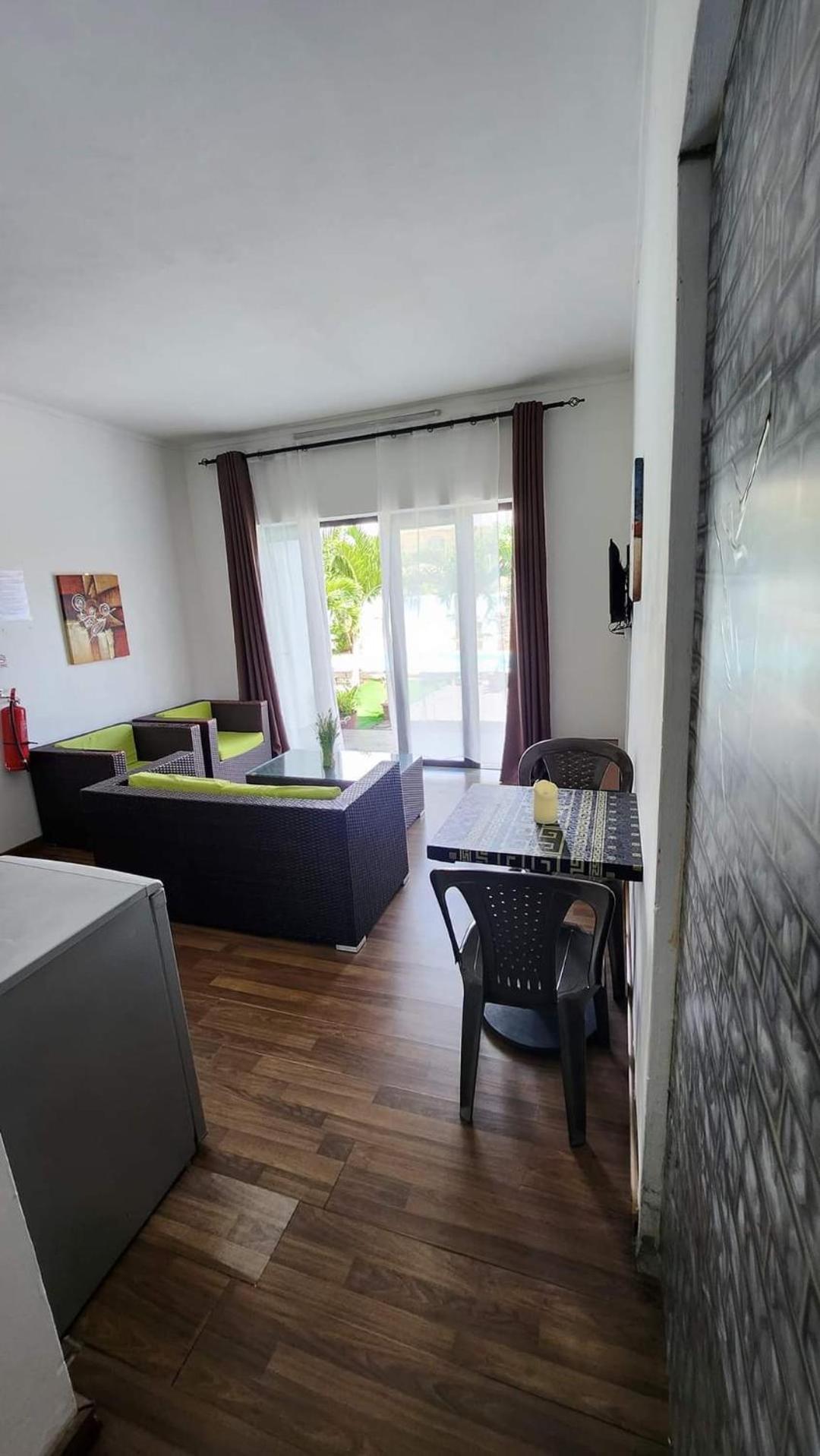 One-Bedroom Apartment - Photo 1