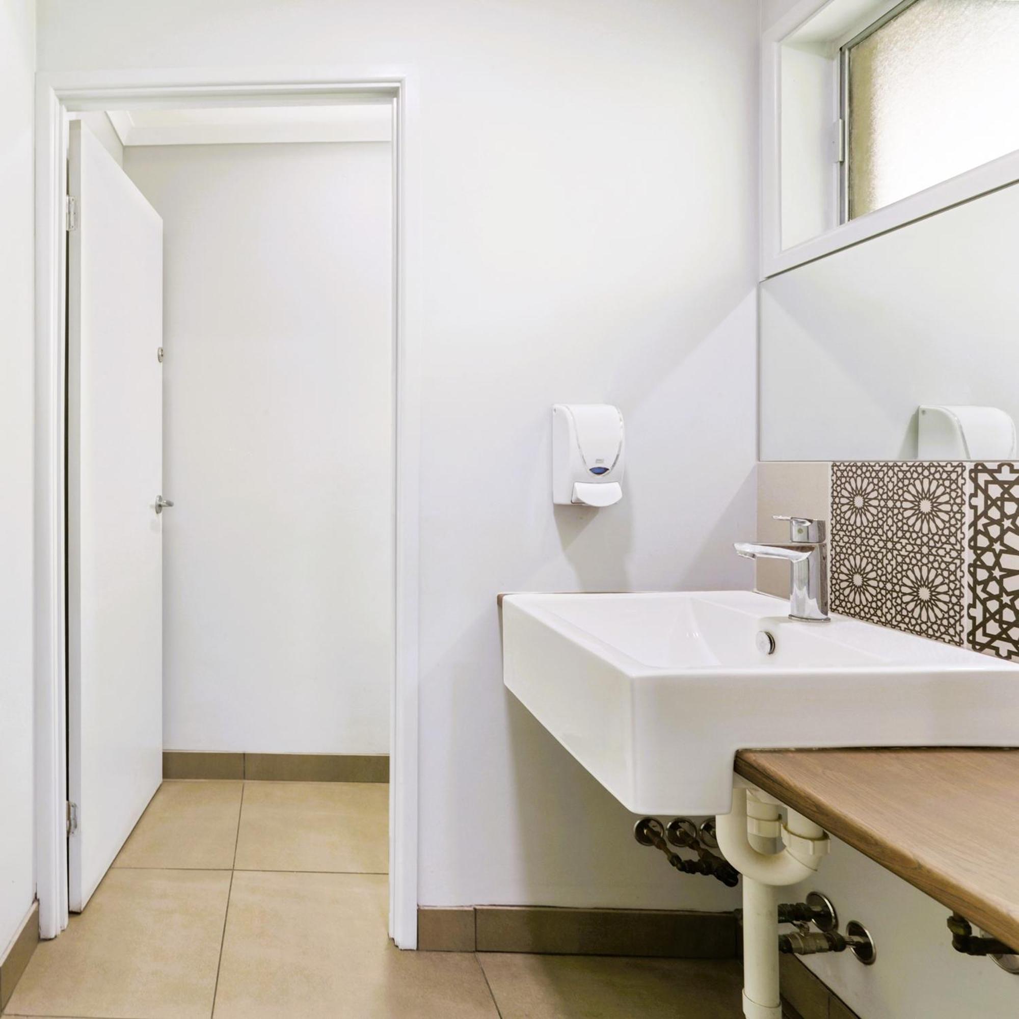 10 Bed Share + 2 Ensuites
