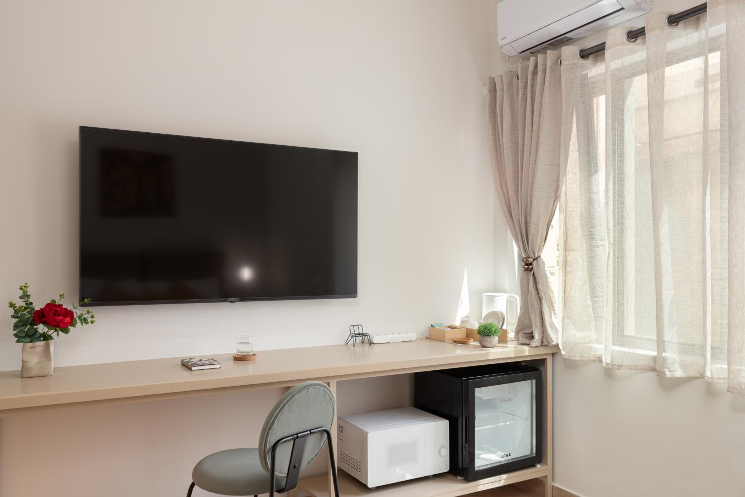 One-Bedroom Apartment photo 2