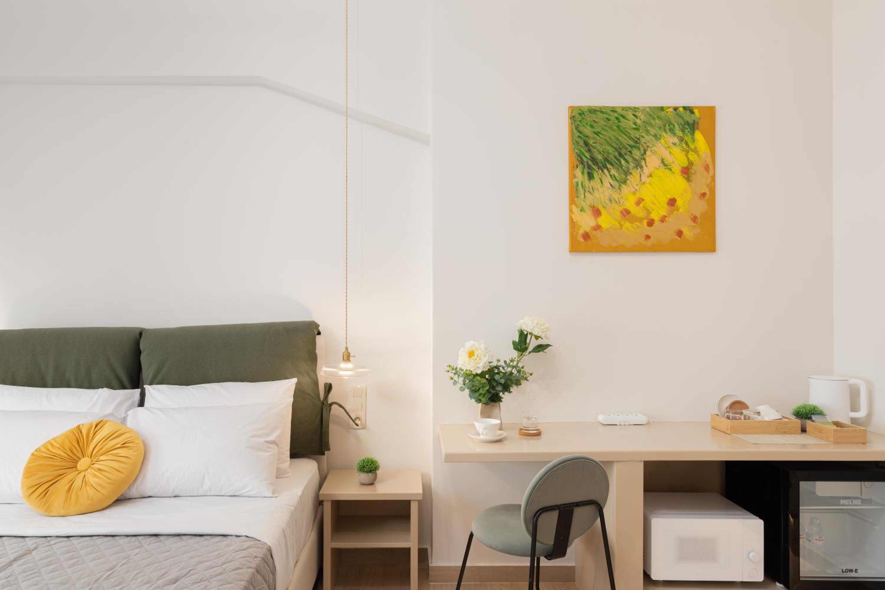 One-Bedroom Apartment photo 2