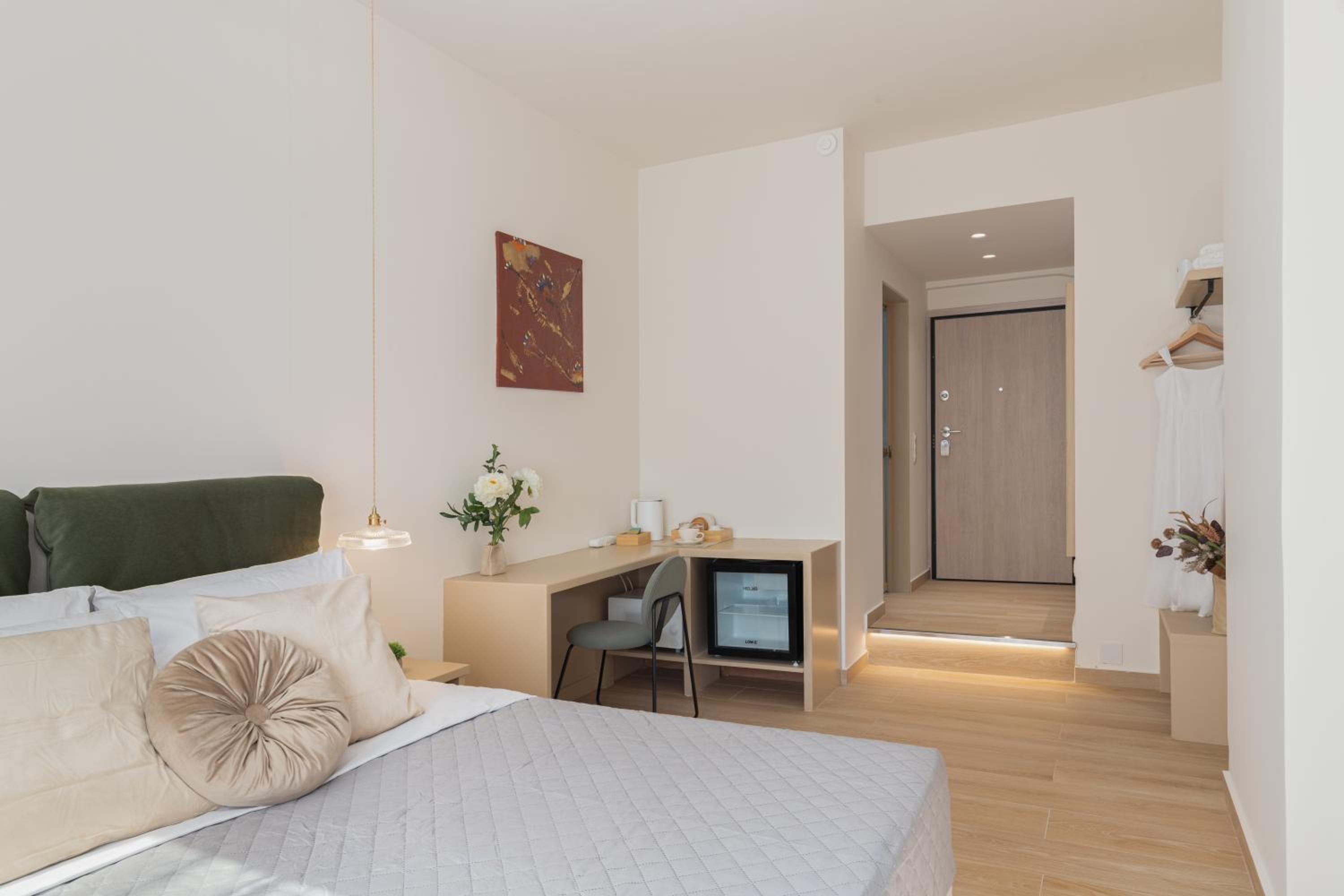 One-Bedroom Apartment photo 2