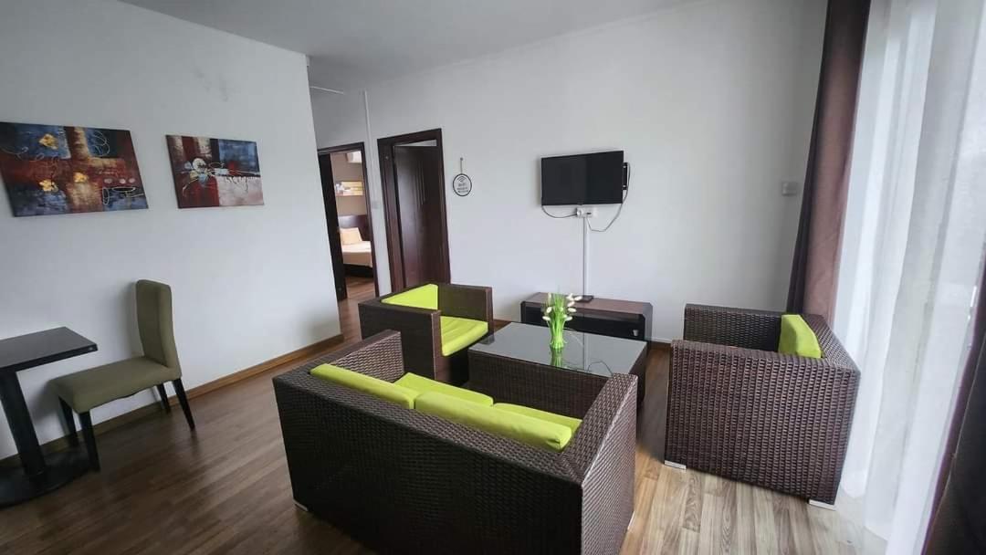 Three-Bedroom Apartment - Photo 15