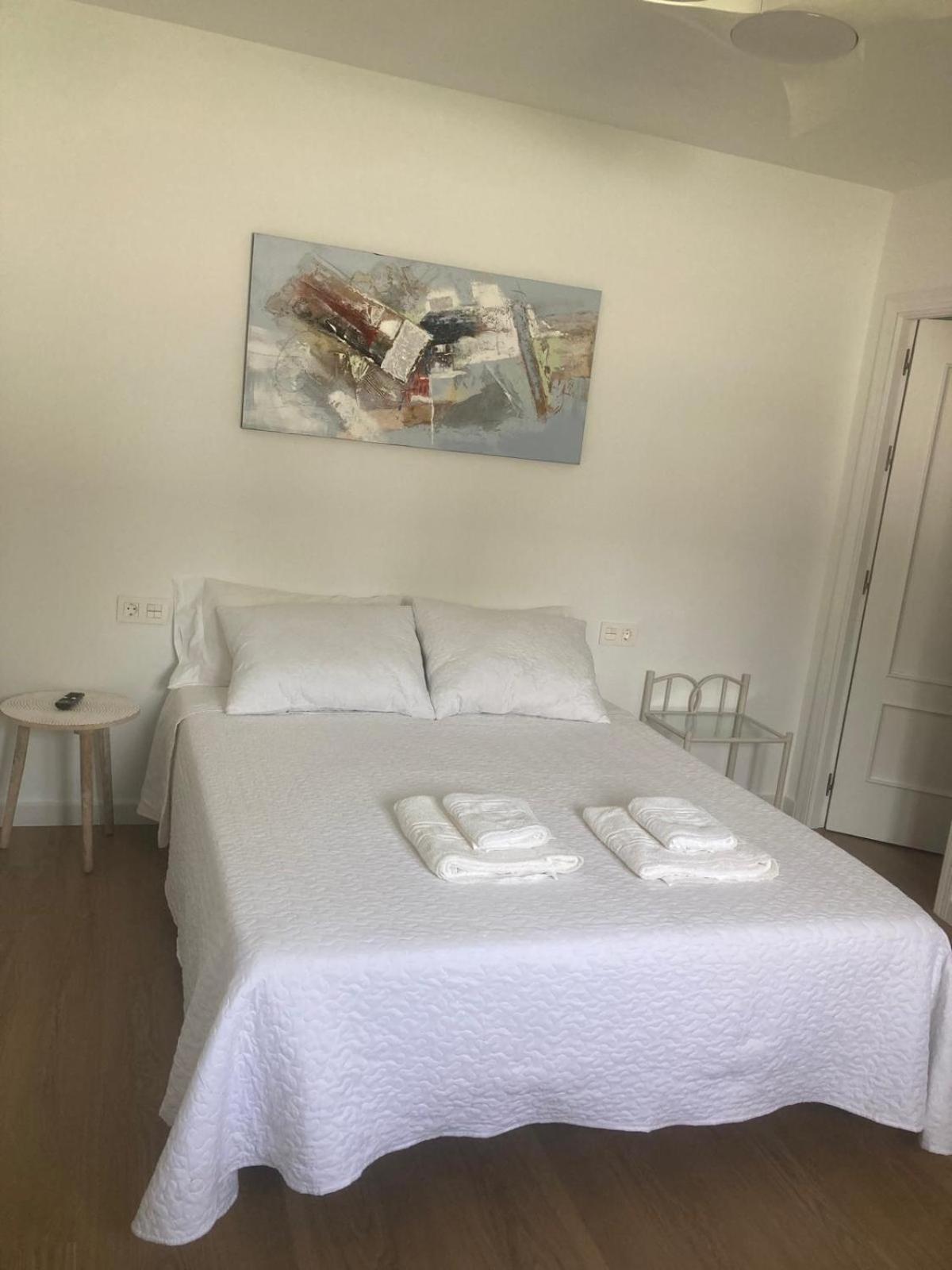 Queen Room with Pool View photo 2