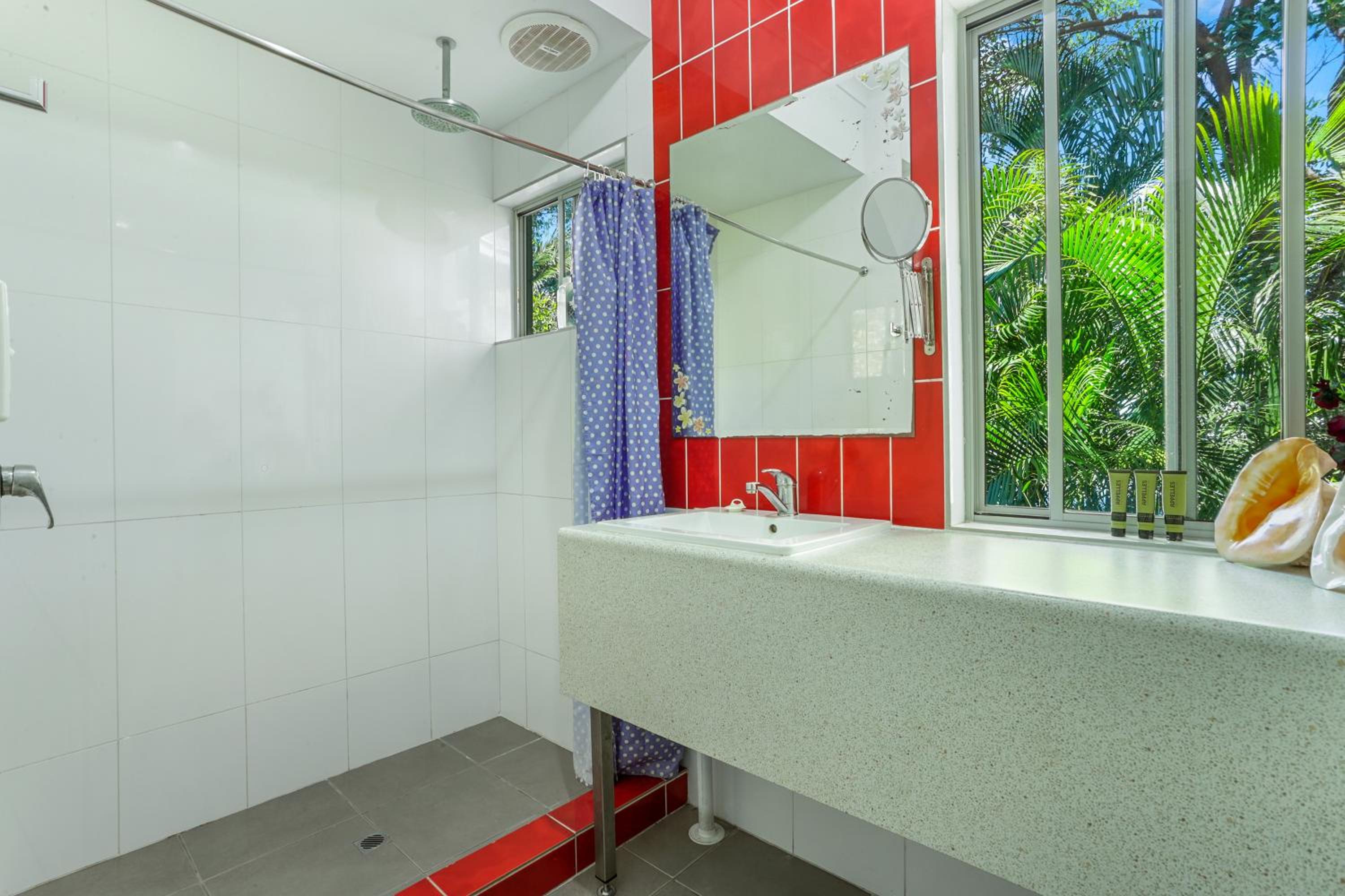 6 Bed Privacy Share (Female) + Ensuite