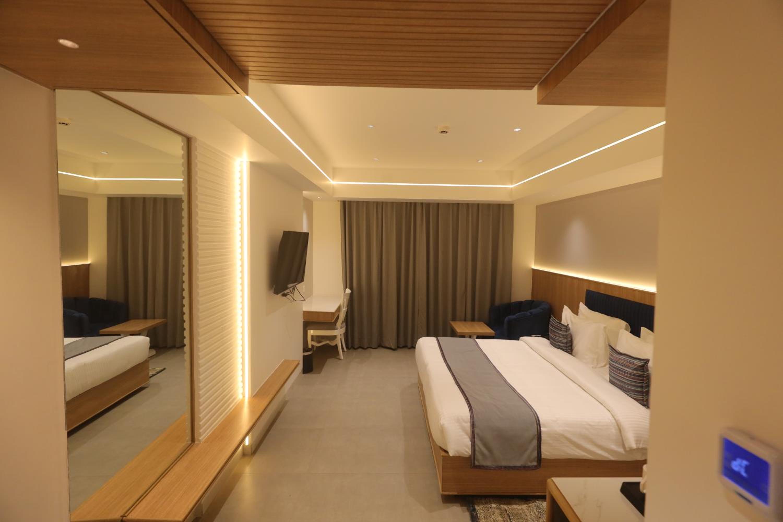 Deluxe Room (2 Adults + 1 Child) photo 2