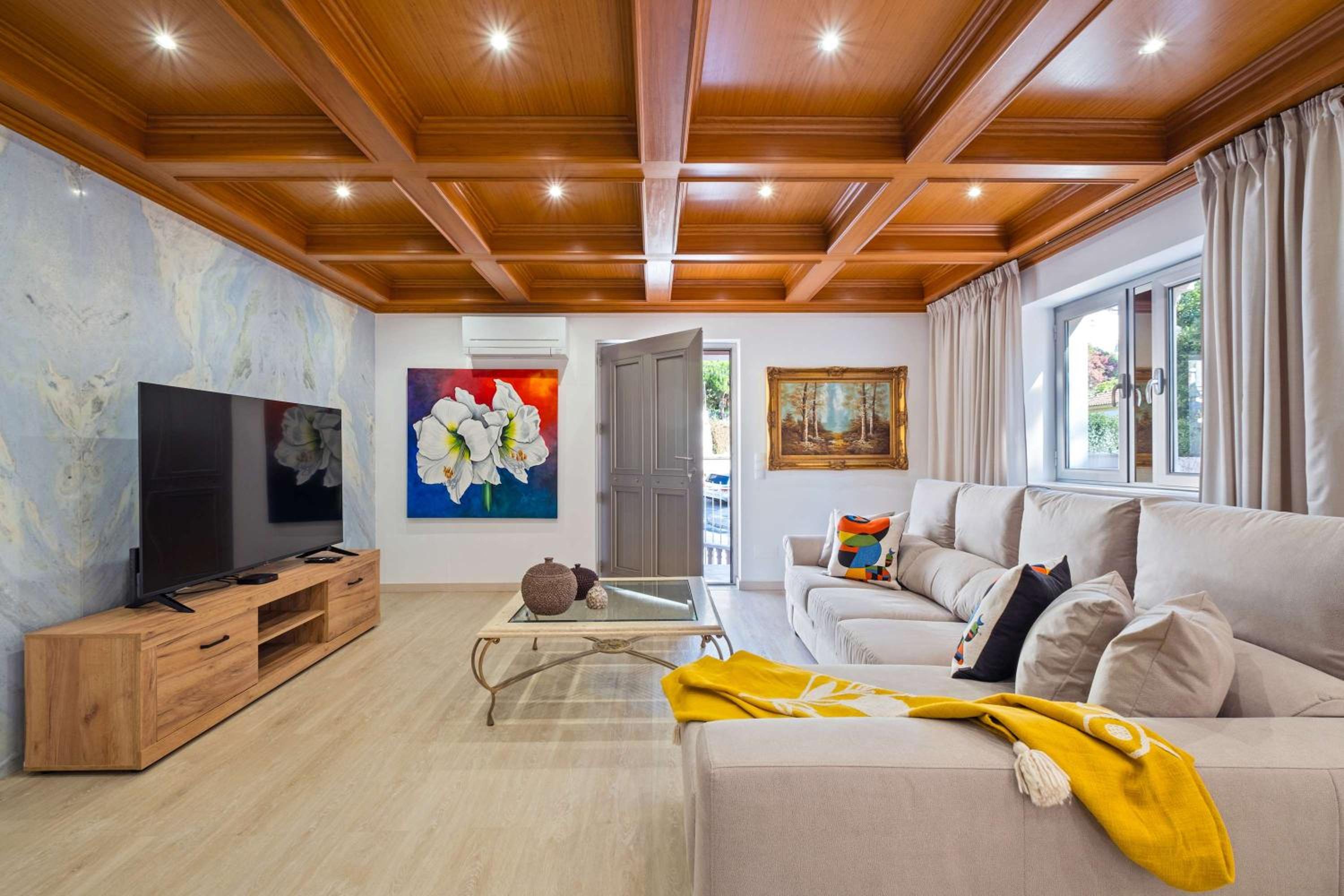 Villa photo 2