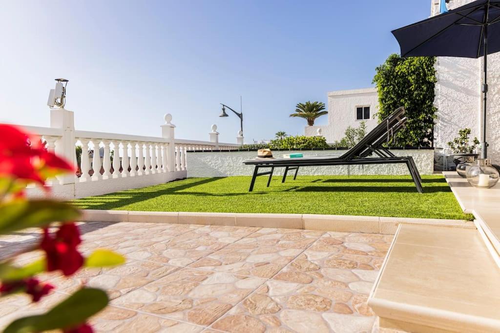 Two-Bedroom Apartment with Balcony and Sea View photo 3