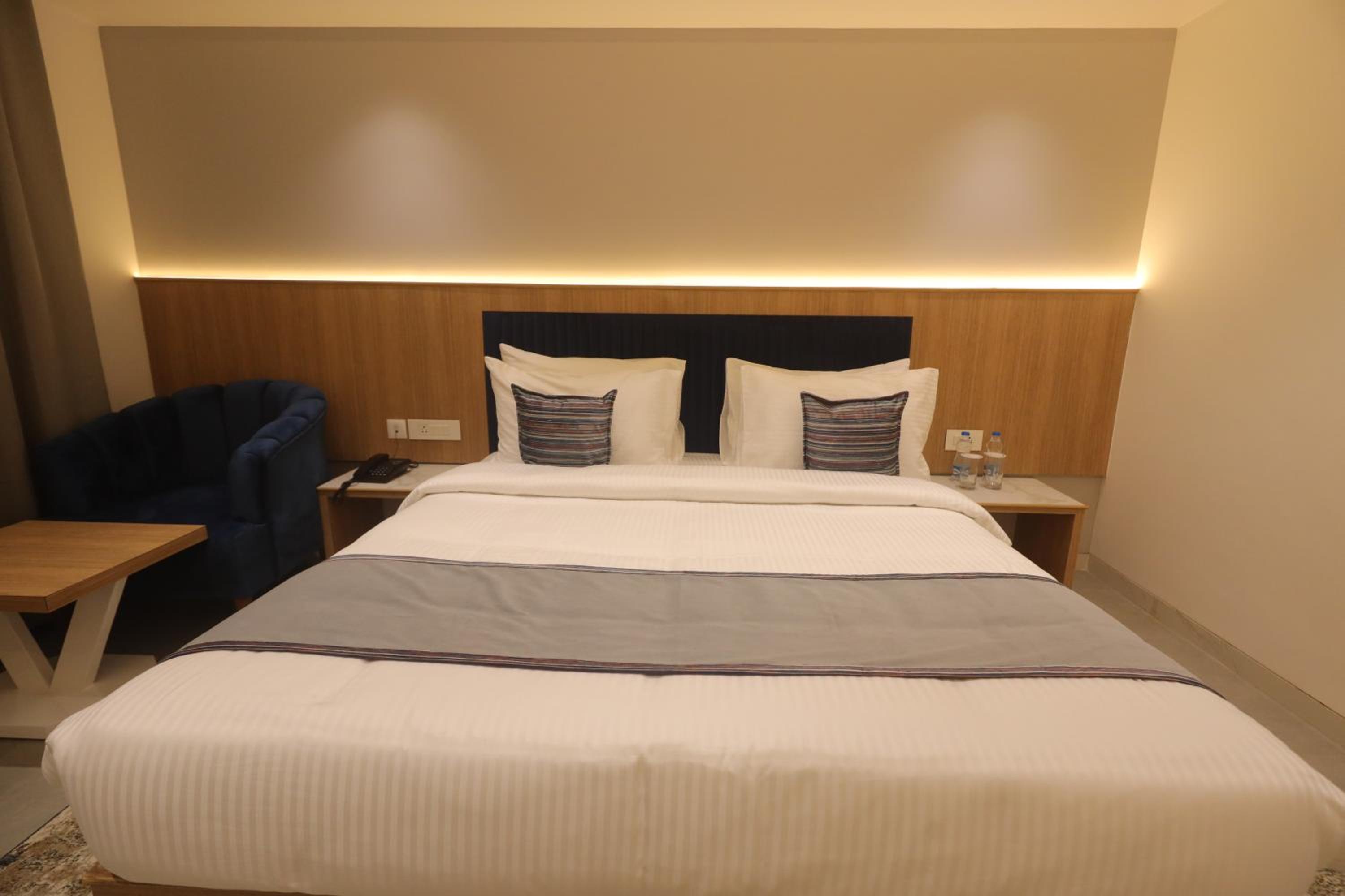 Deluxe Room (2 Adults + 1 Child) photo 3