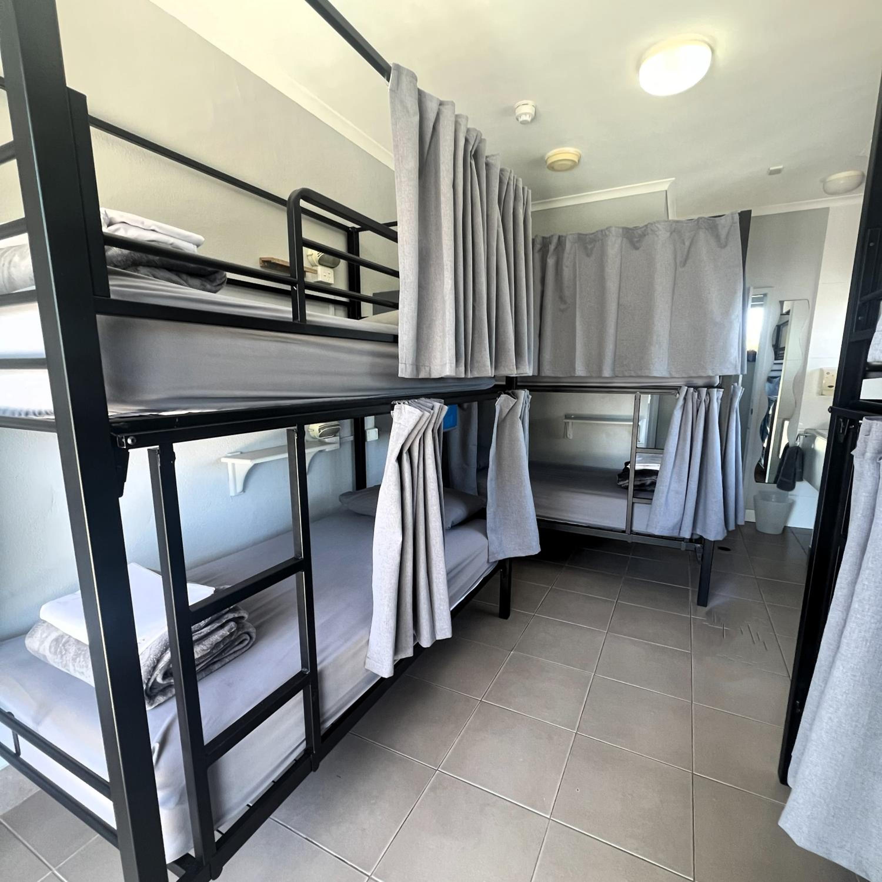 6 Bed Privacy Share + Ensuite