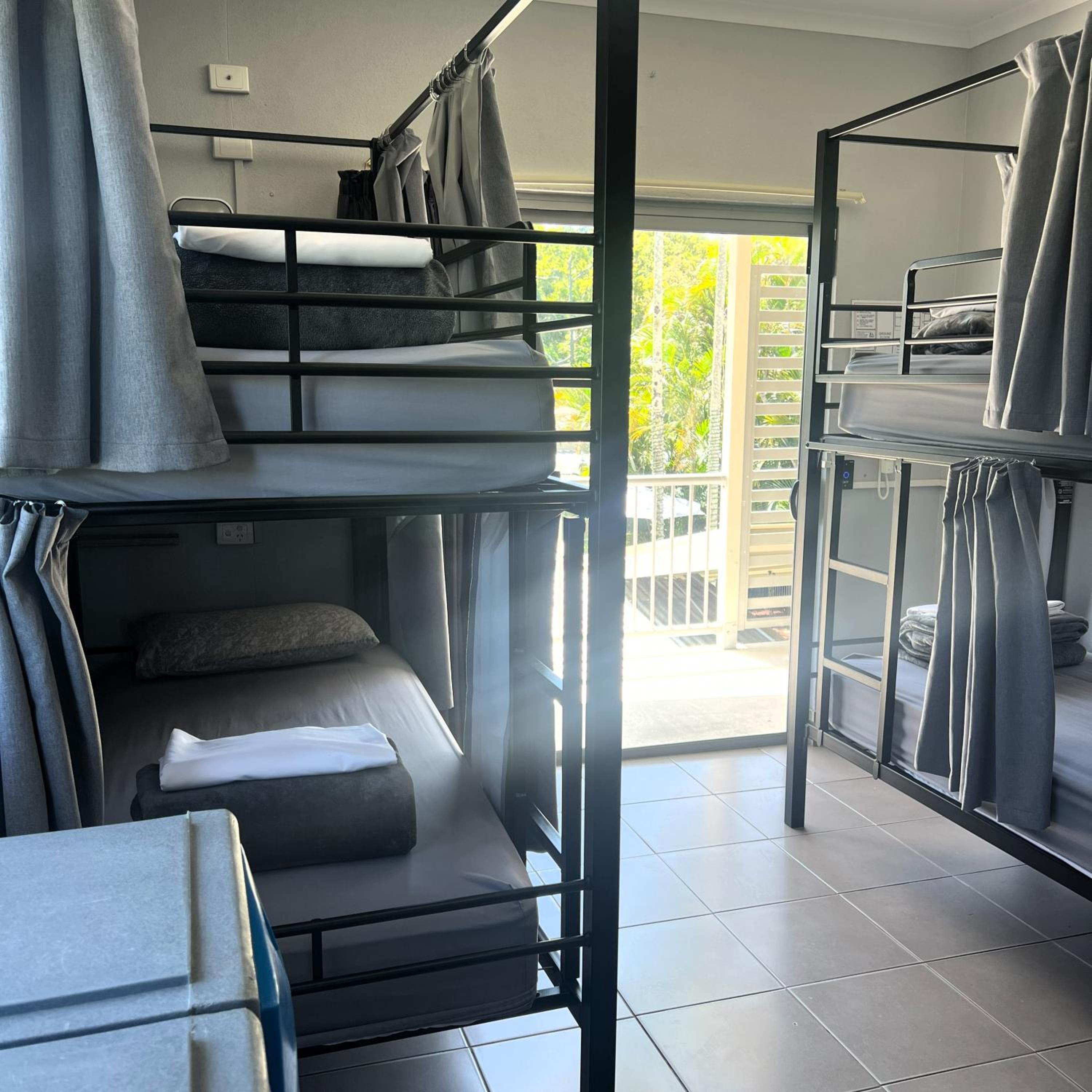 6 Bed Privacy Share + Ensuite