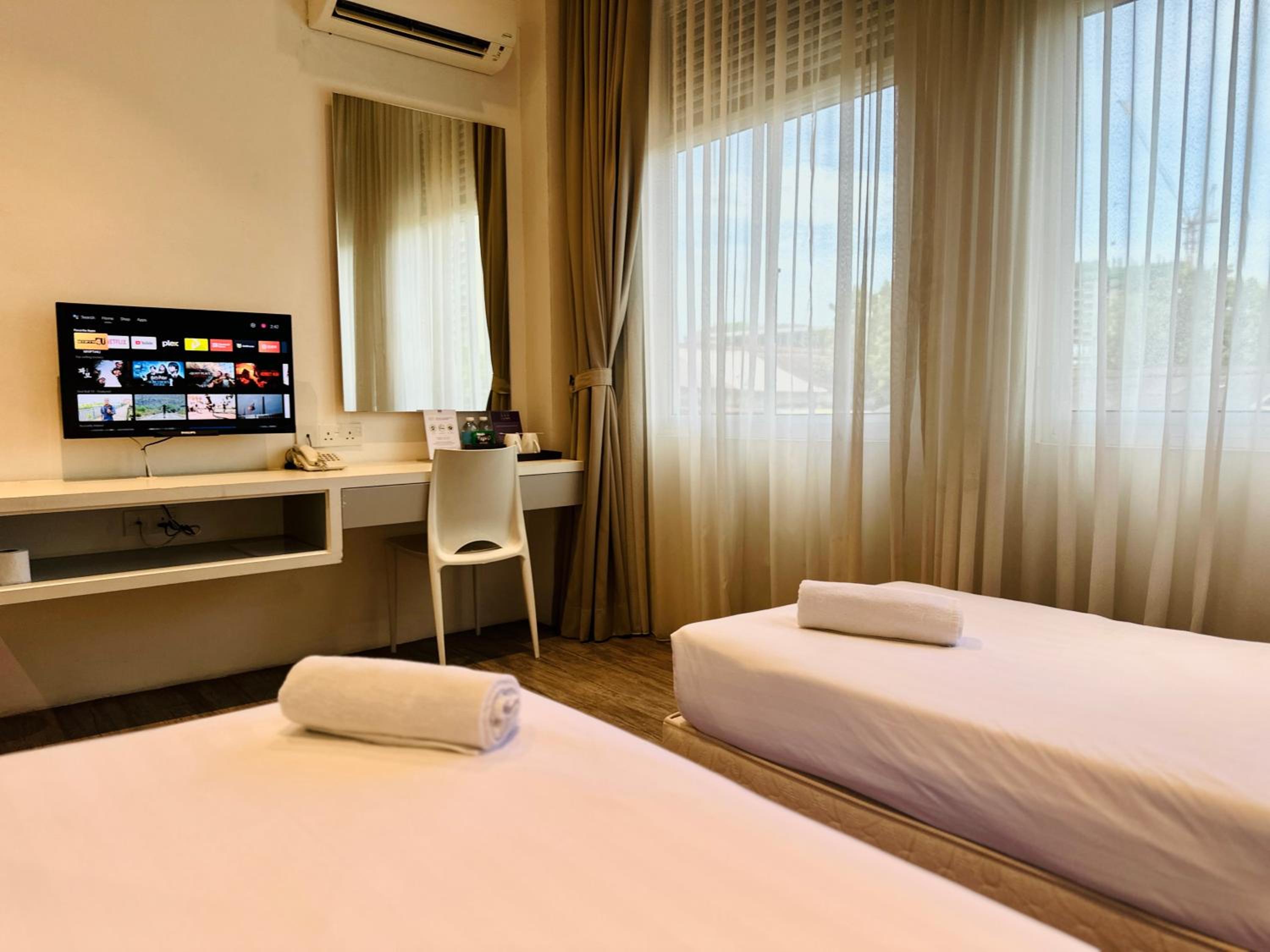 Standard Twin Room - Photo 2