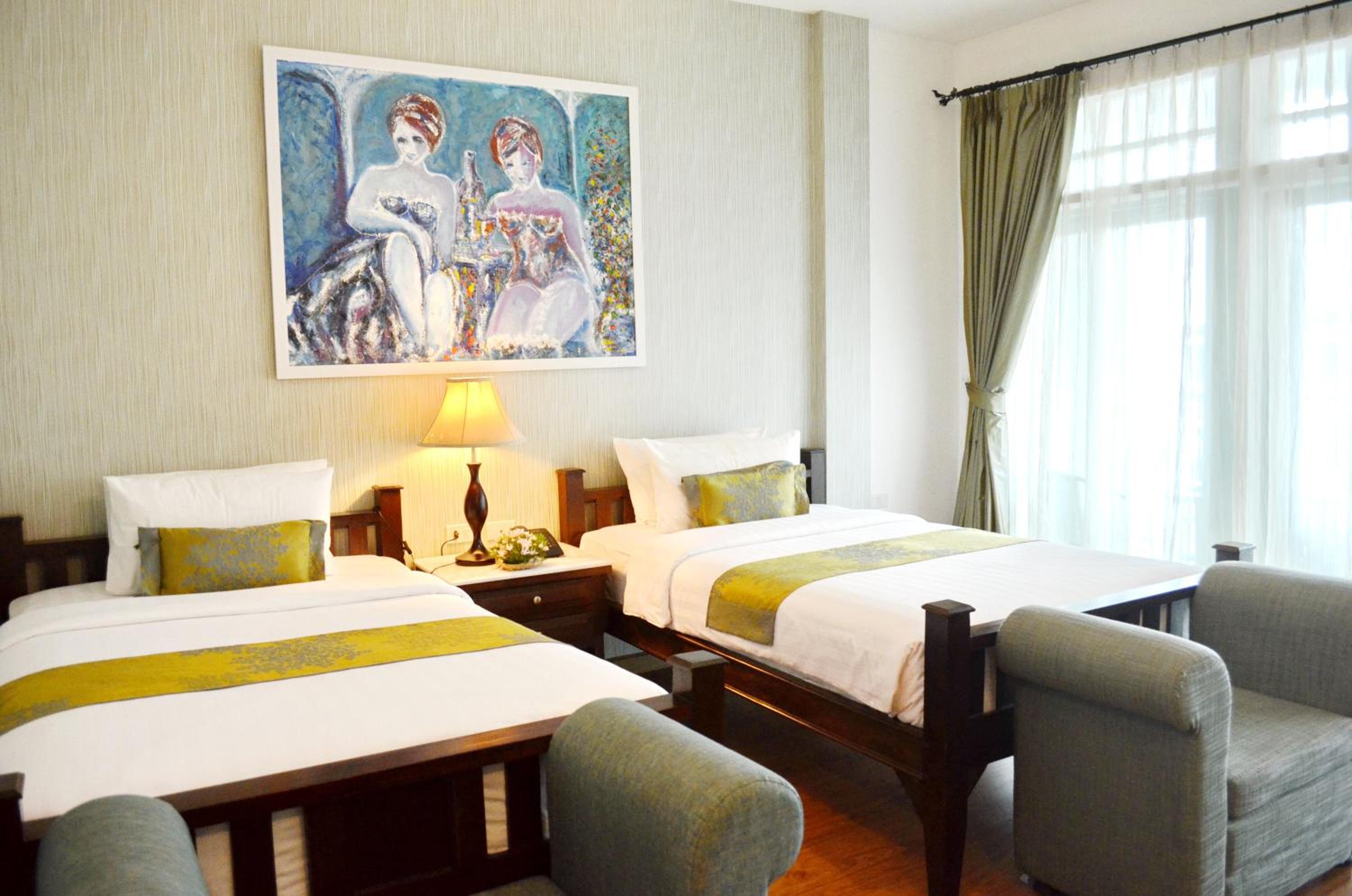 Premium Deluxe 2 Twin City View with Balcony - Photo 4