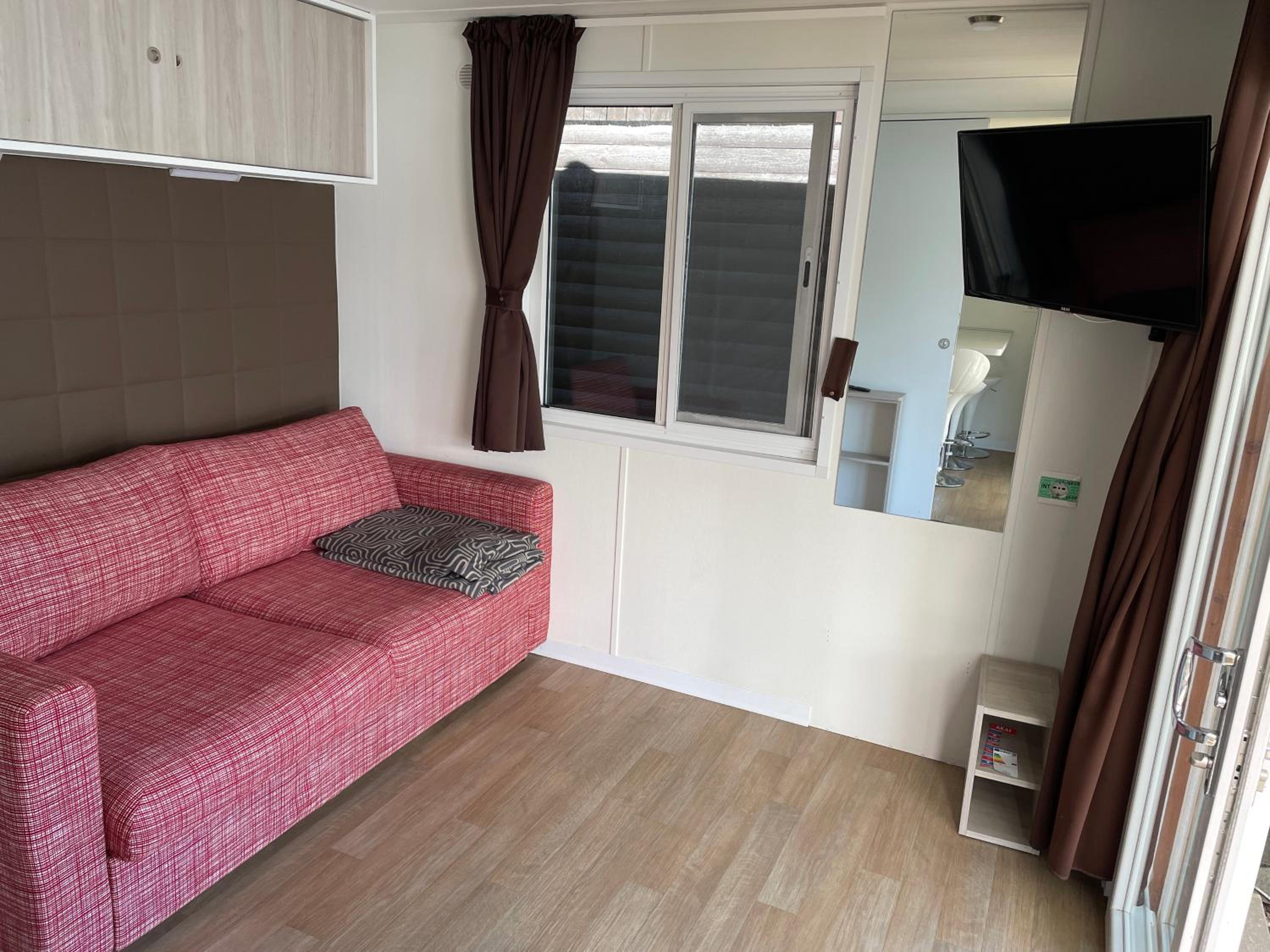 Mobile Home photo 3