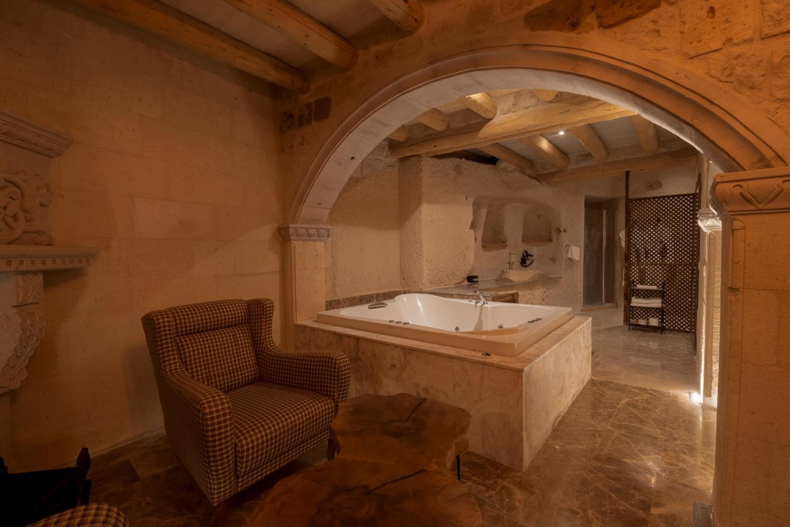 Queen Room with Spa Bath - Photo 17