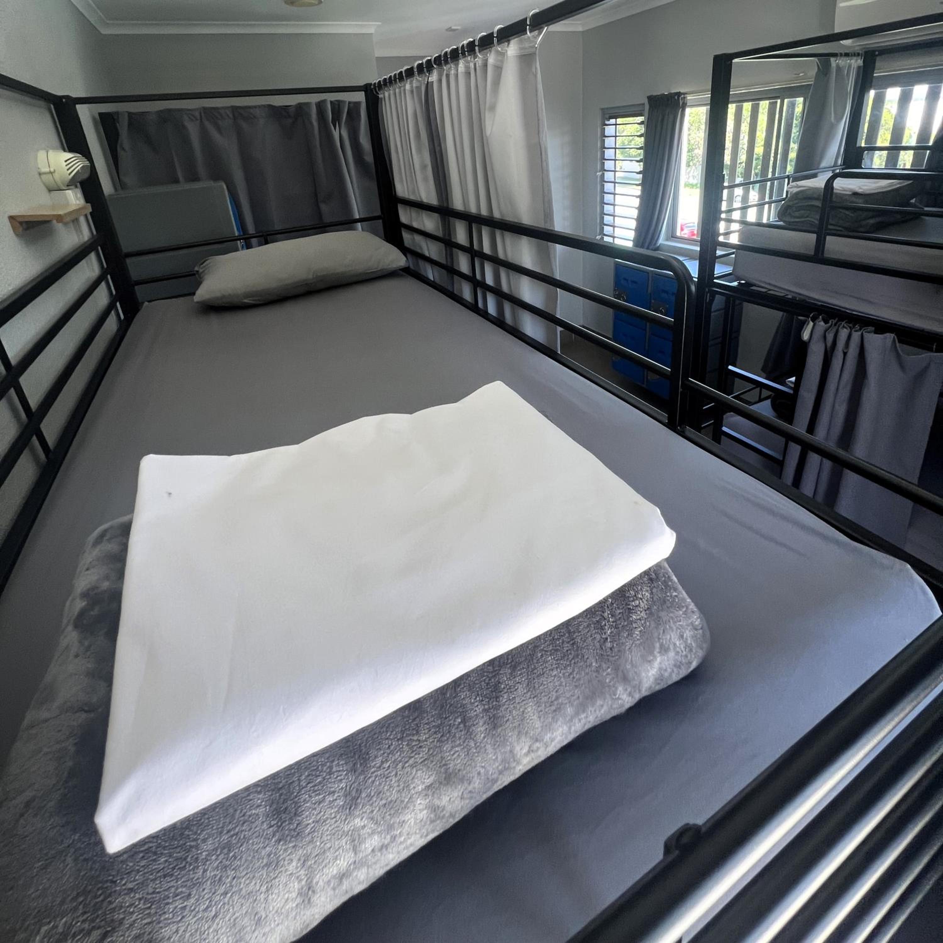6 Bed Privacy Share + Ensuite