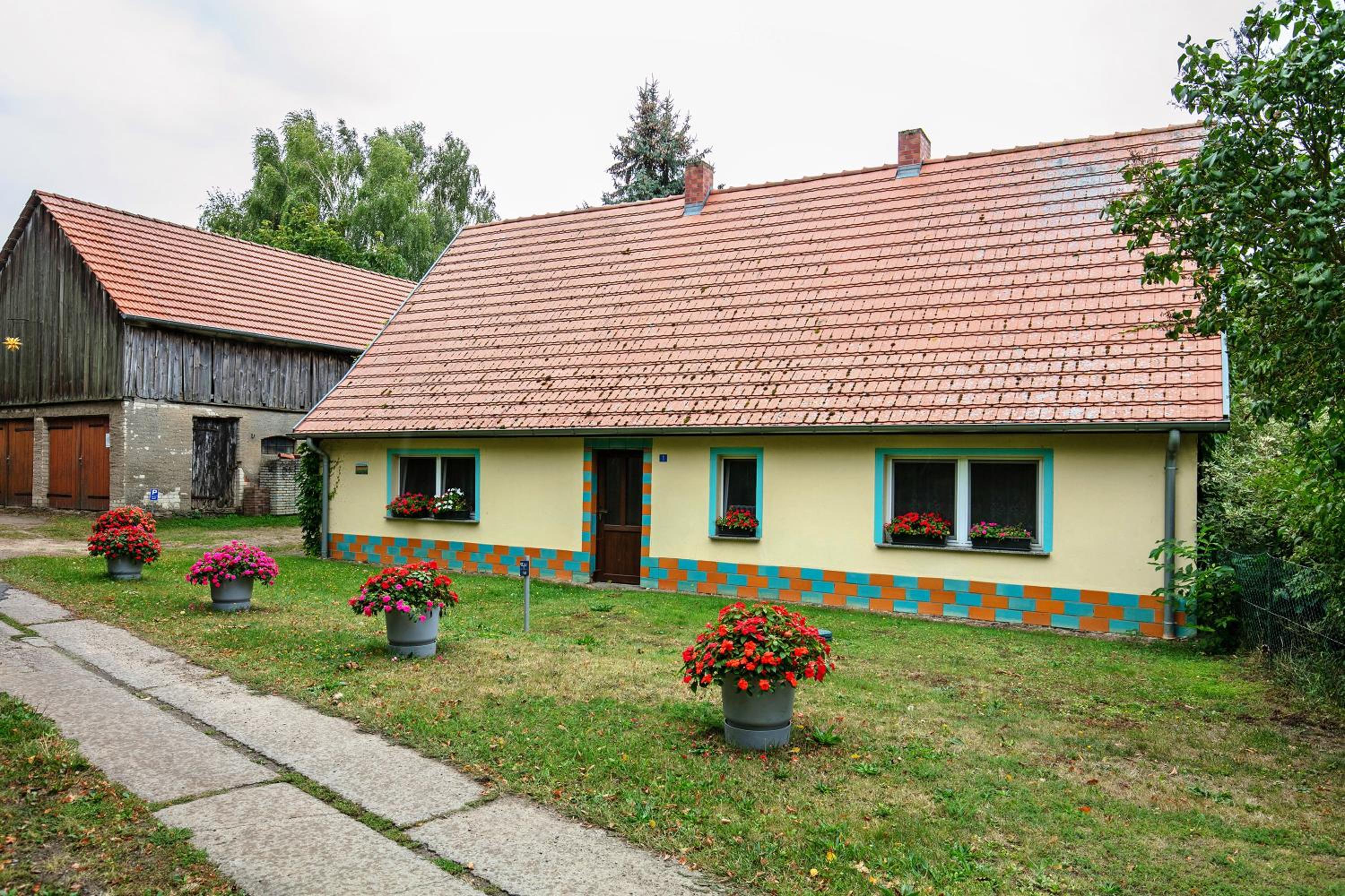 Three-Bedroom House photo 2