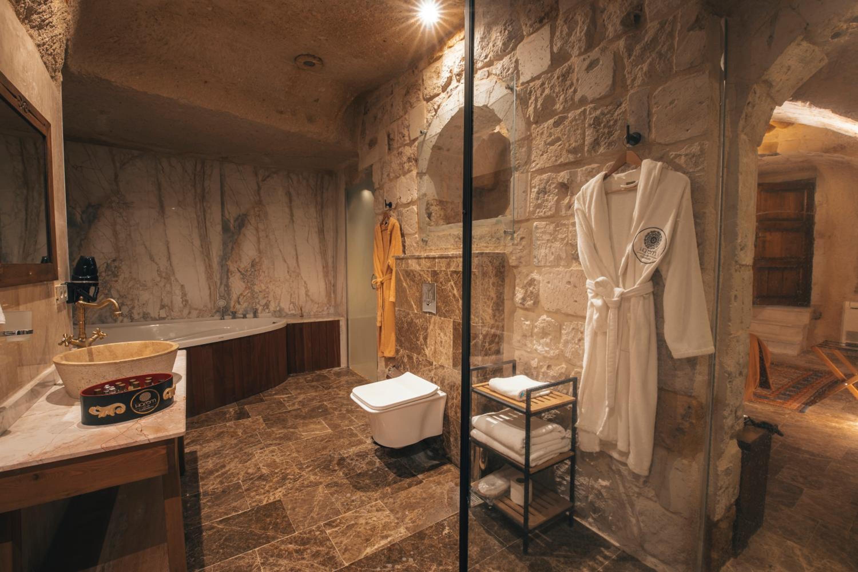 Queen Room with Spa Bath - Photo 2