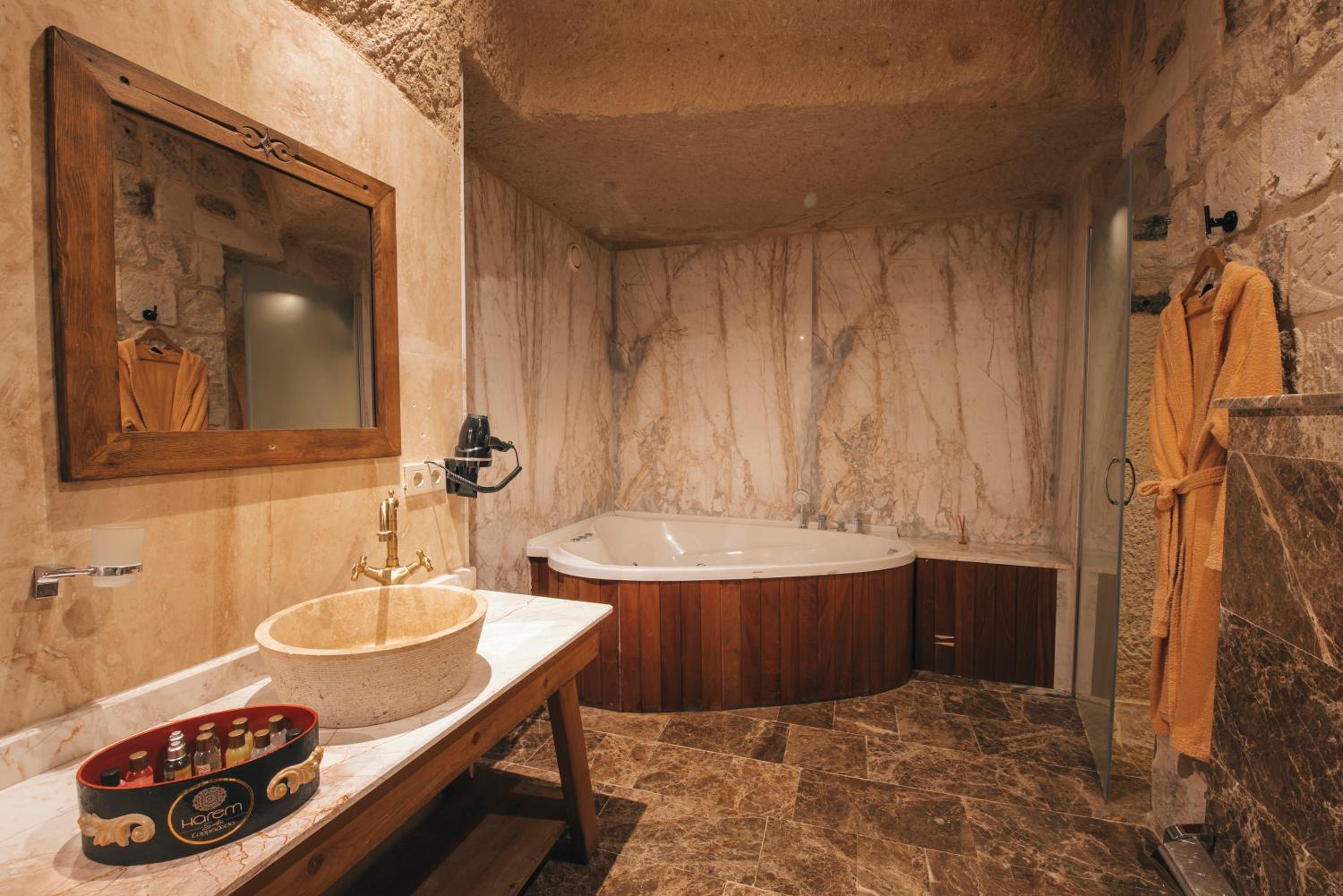 Queen Room with Spa Bath - Photo 3