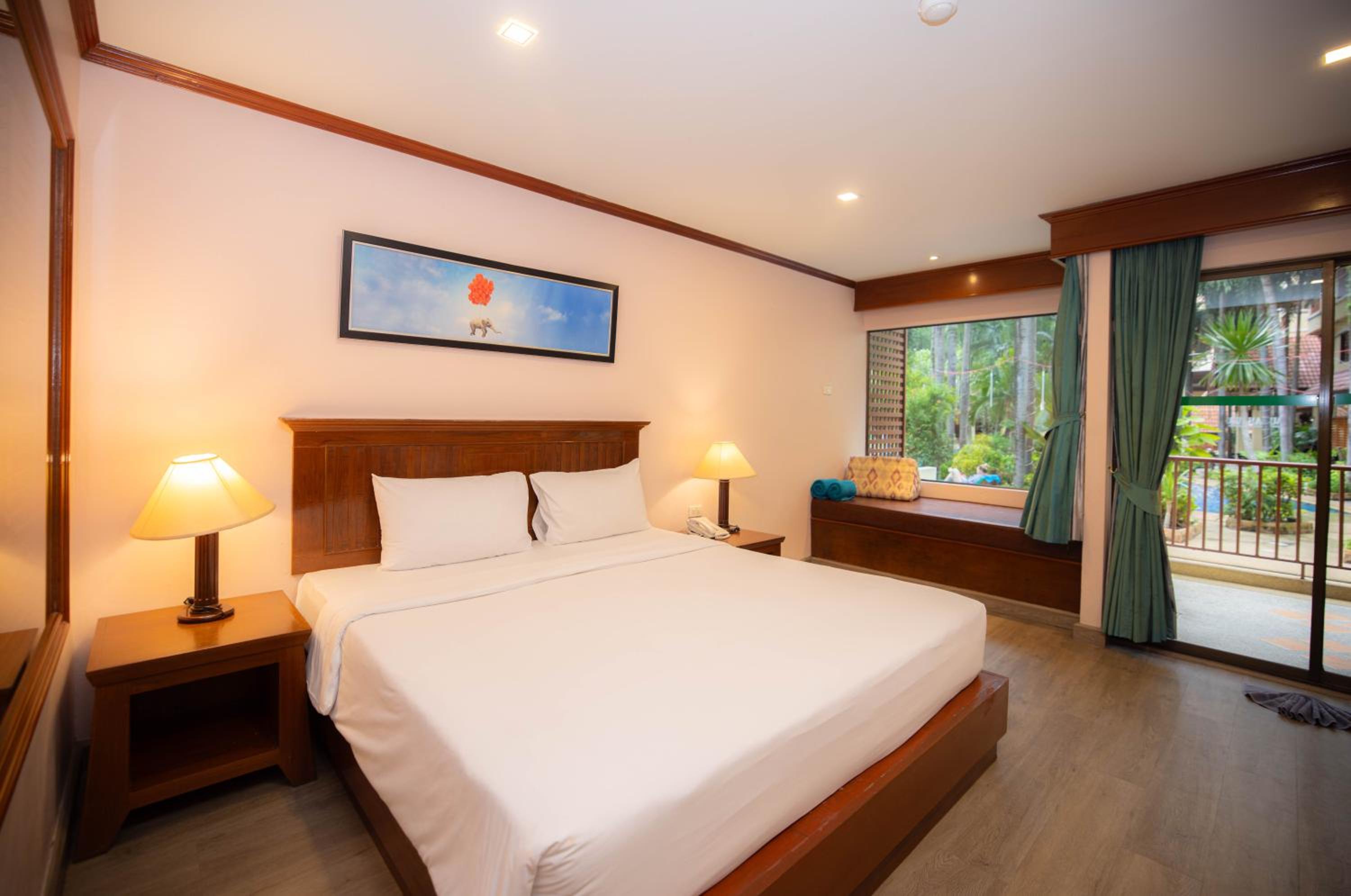 Poolside Access King Room