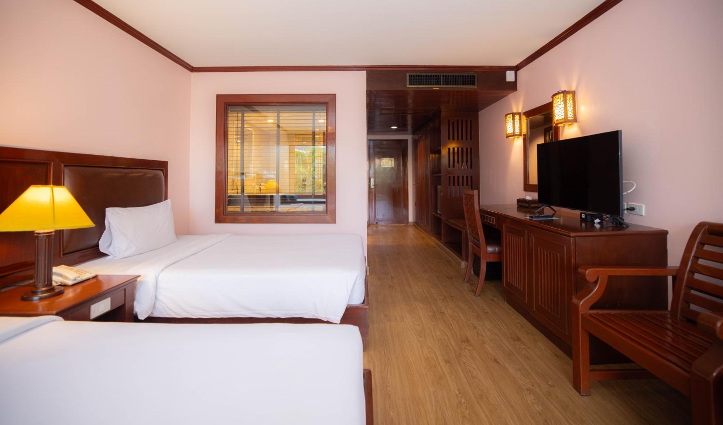 Premium Pool View Twin Room