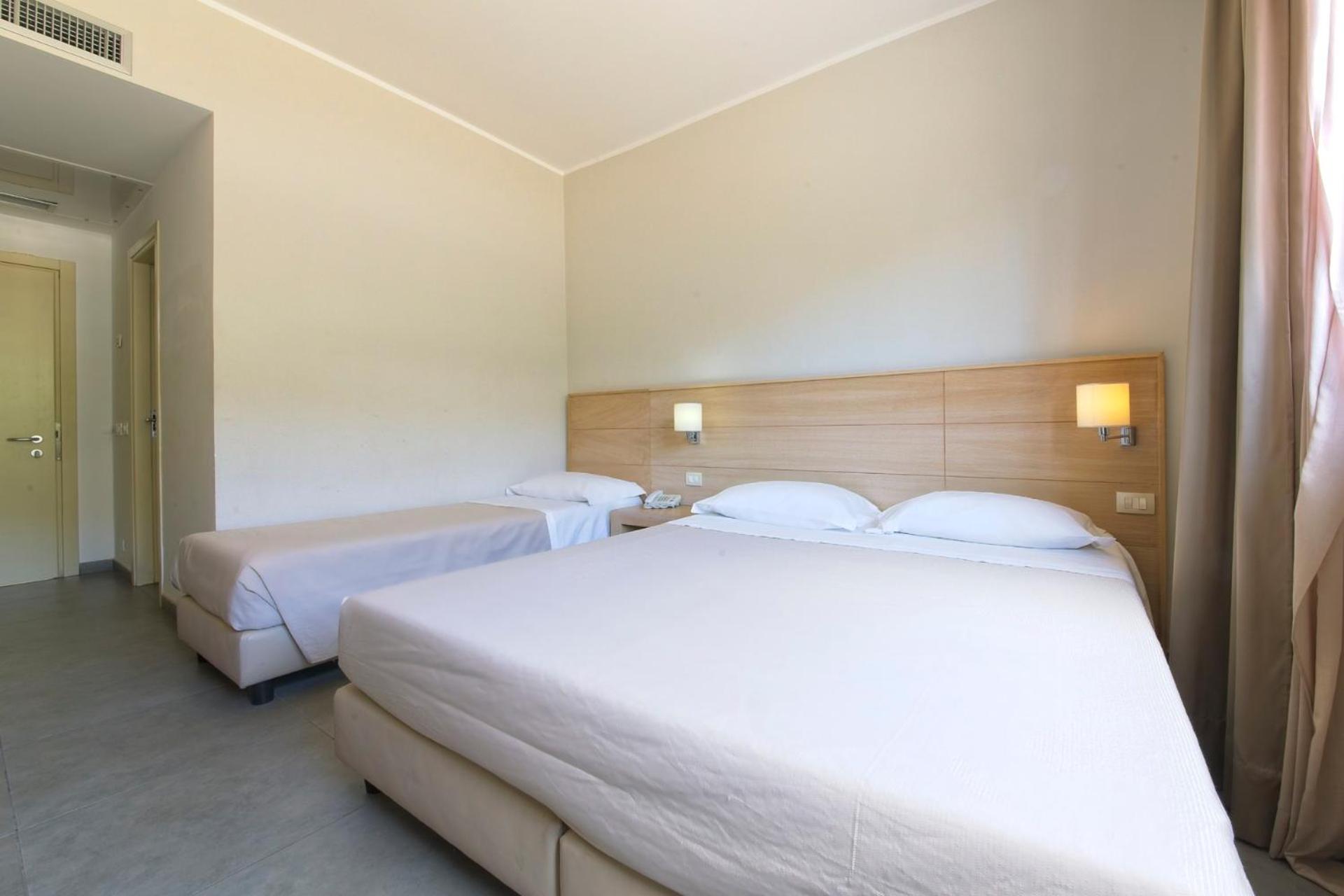 Double or Twin Room - Photo 7