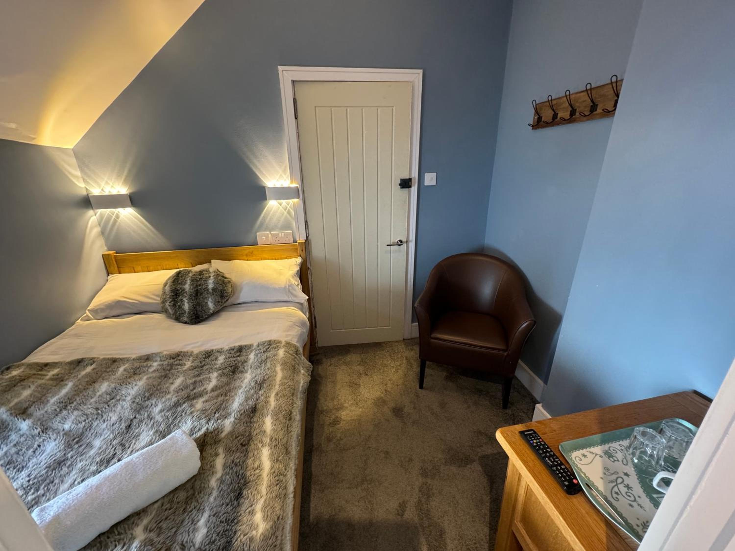 Single Room with Private Bathroom photo 1