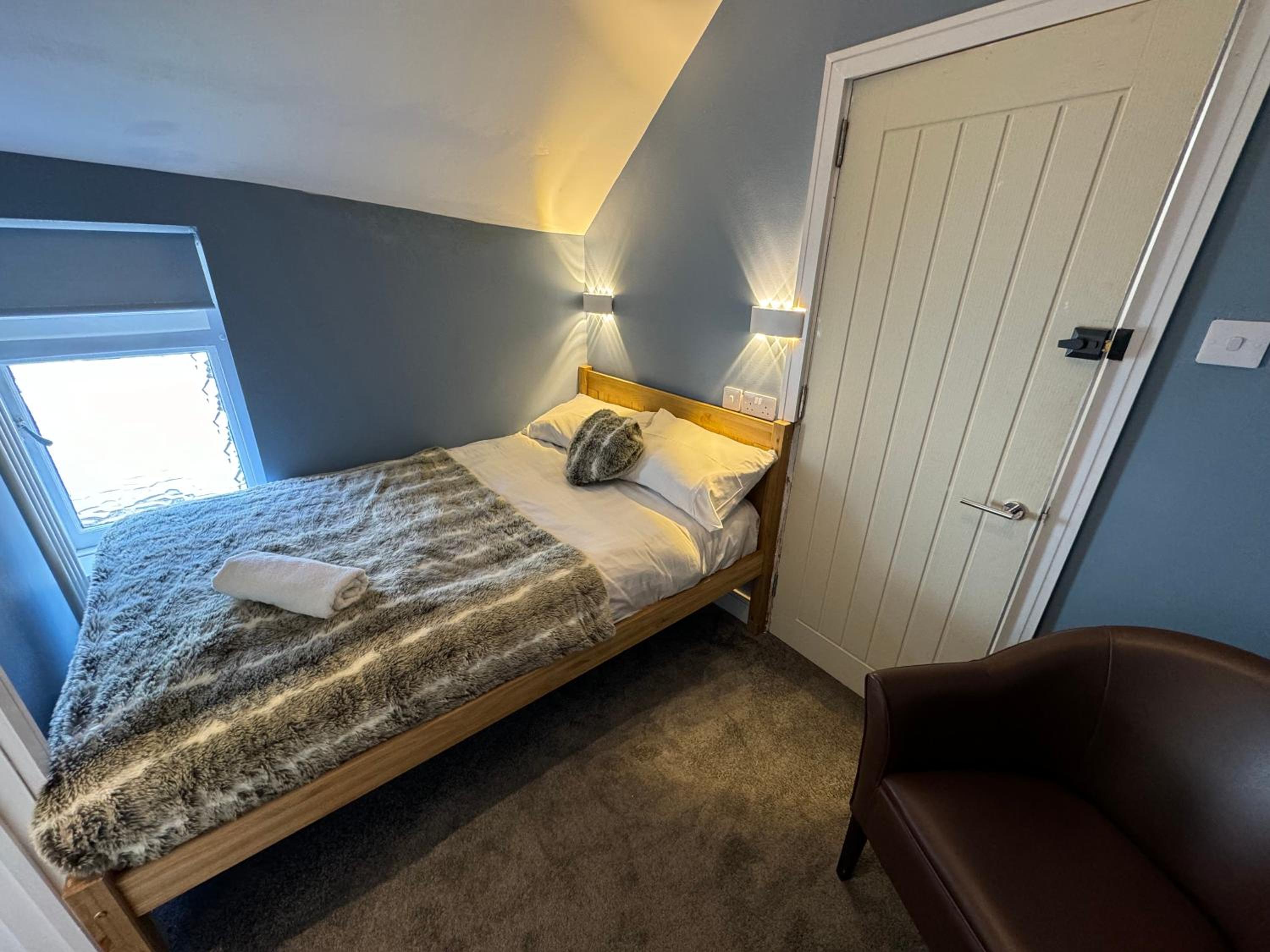 Single Room with Private Bathroom photo 2