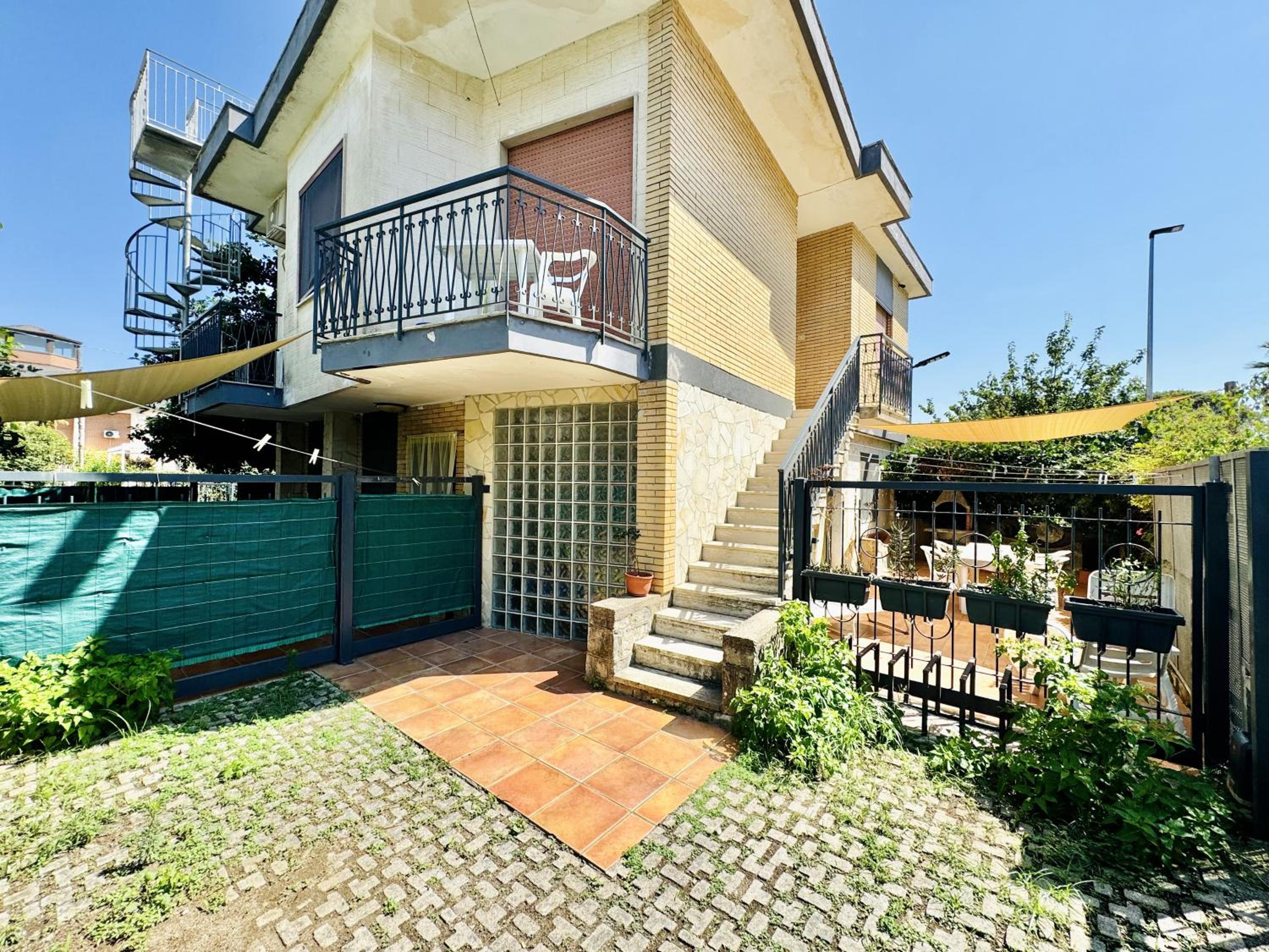 Two-Bedroom House photo 3