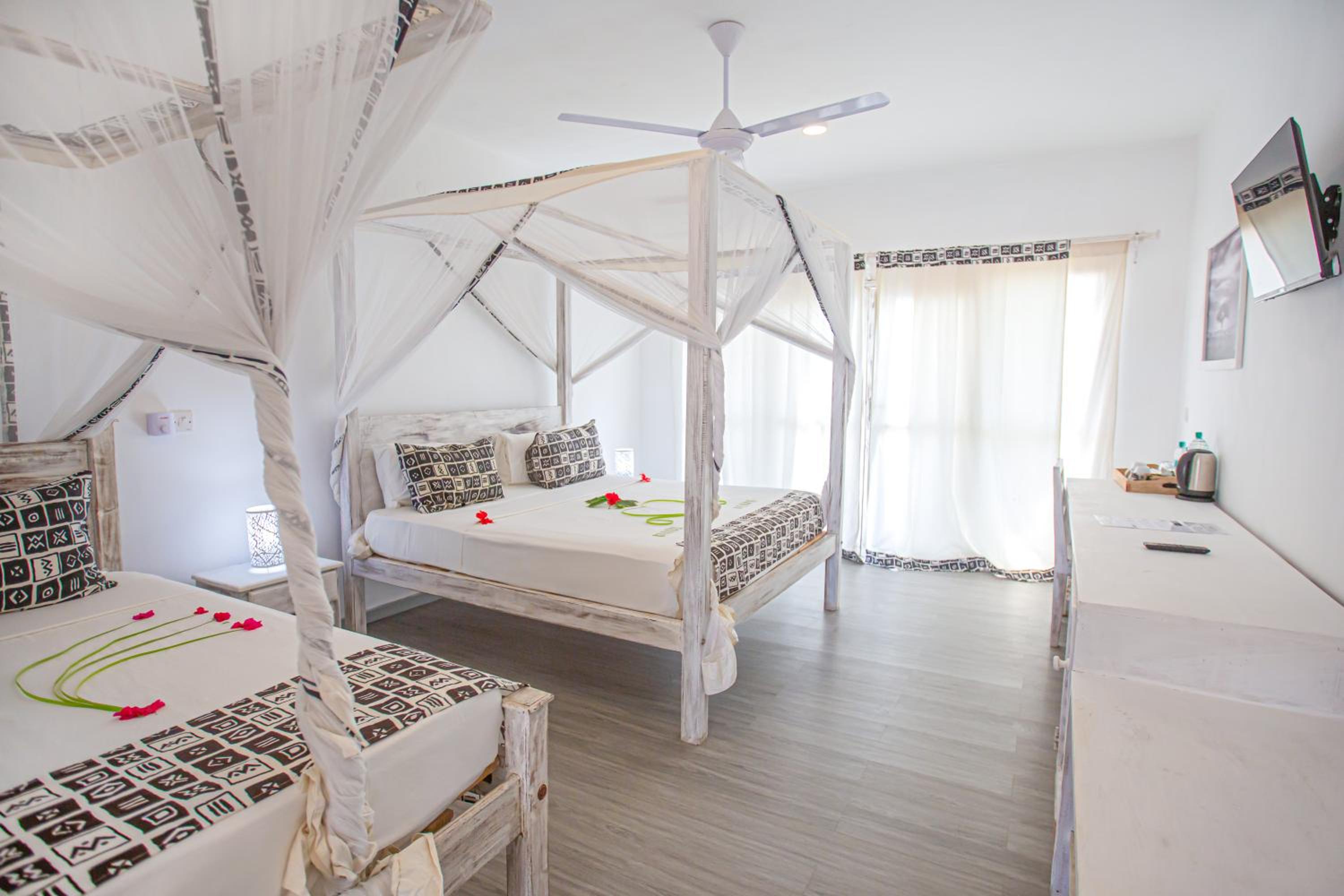 Double Room with Sea View - Photo 2