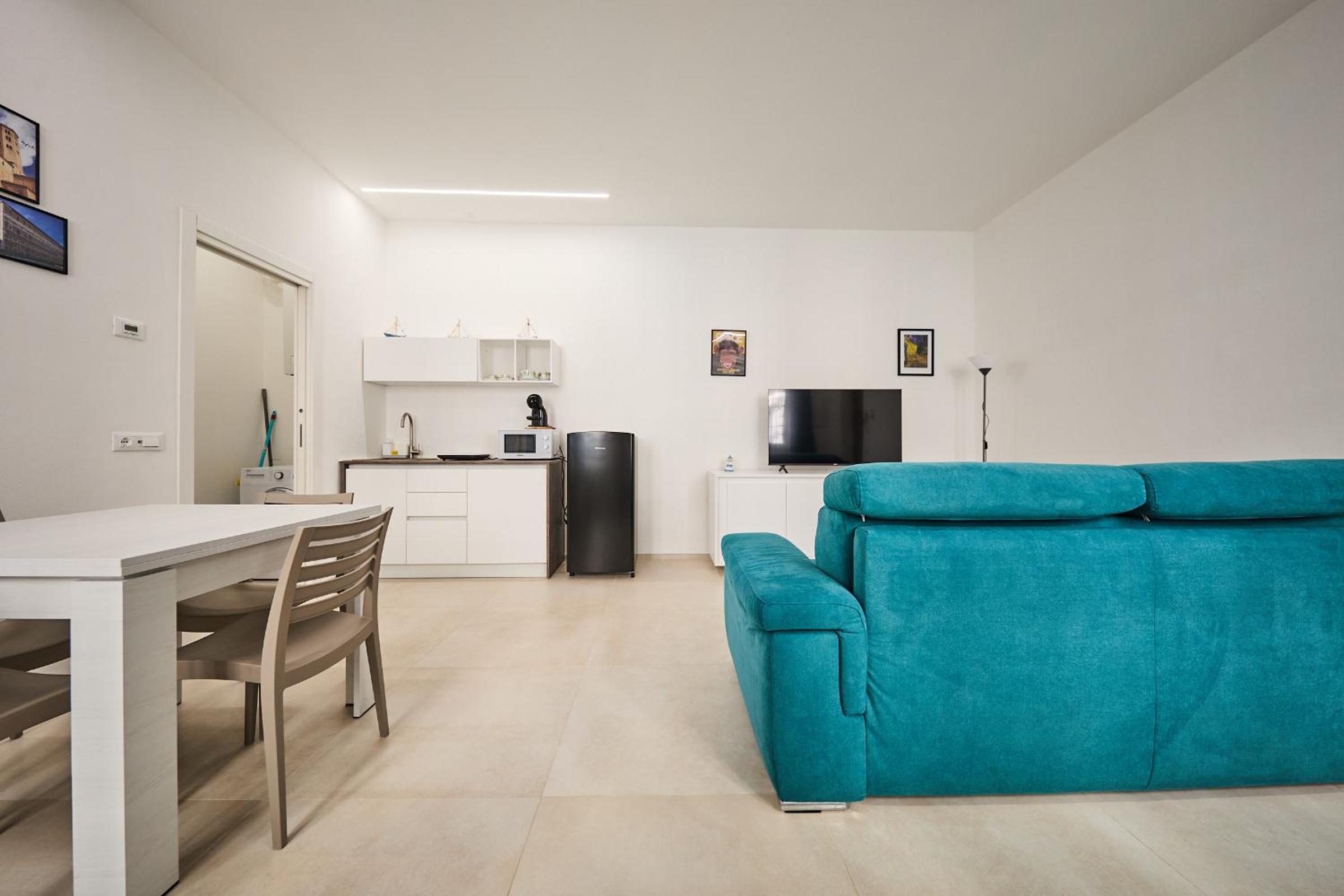 One-Bedroom Apartment photo 1