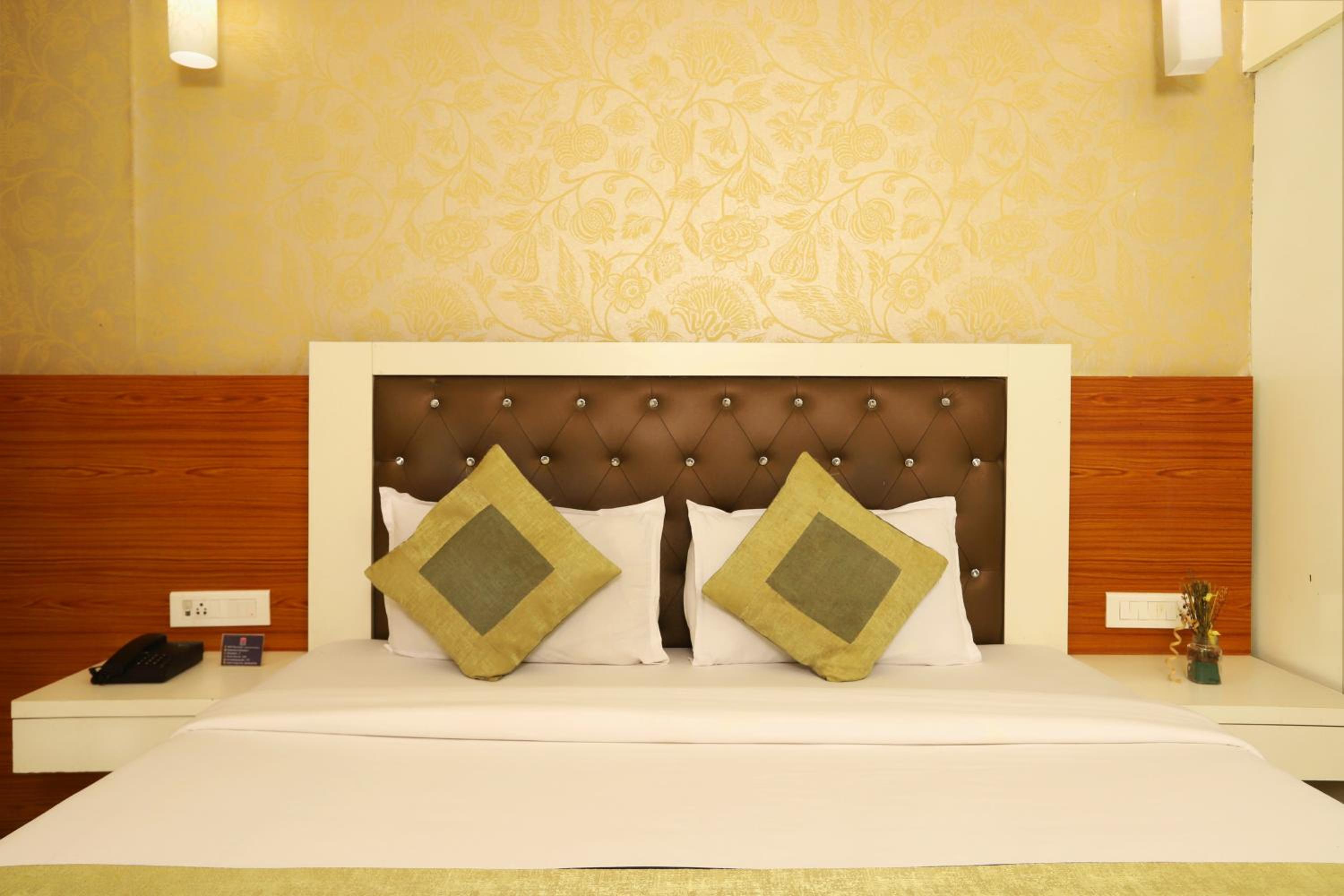 Deluxe Room - Photo 3