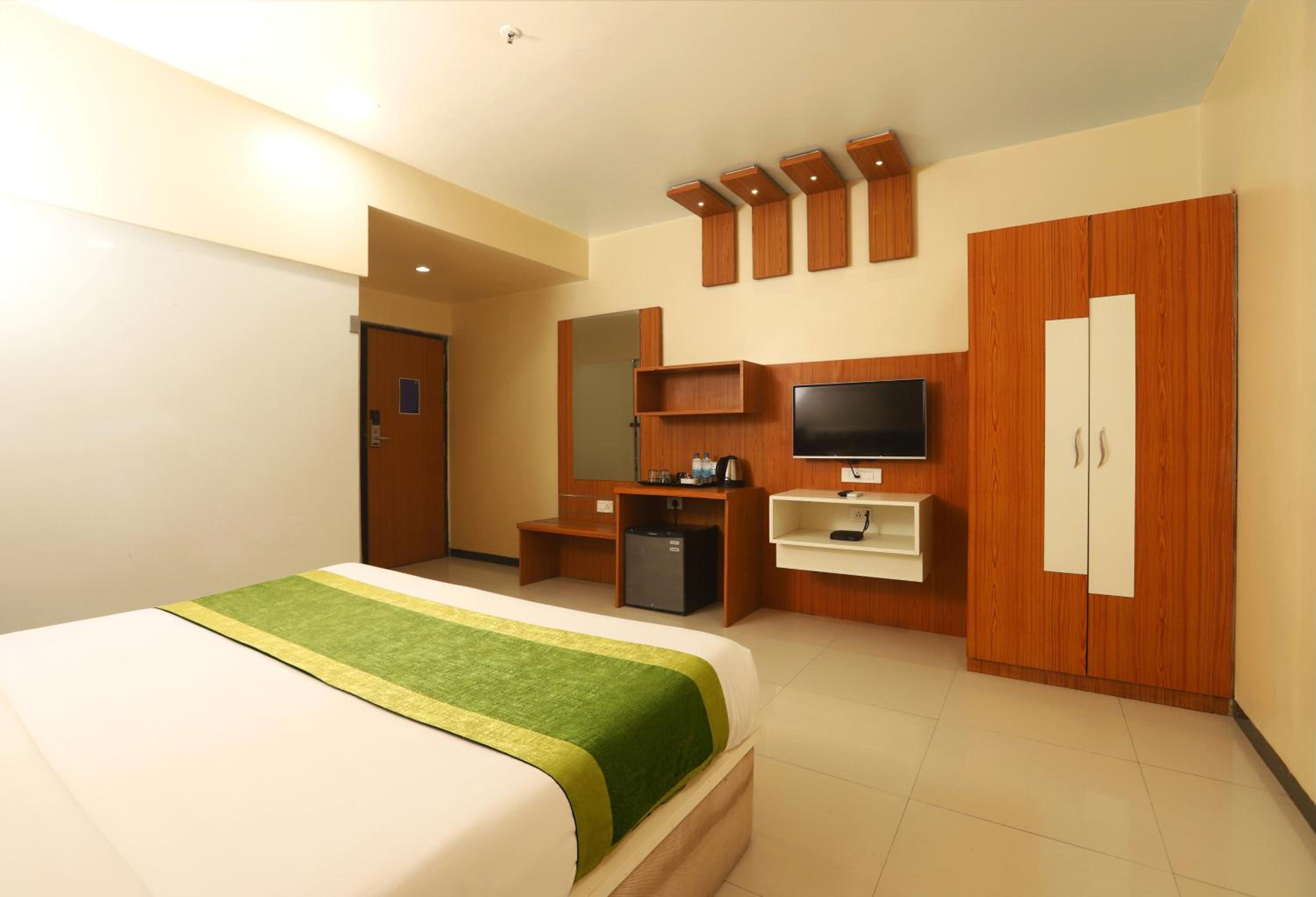 Deluxe Room - Photo 6