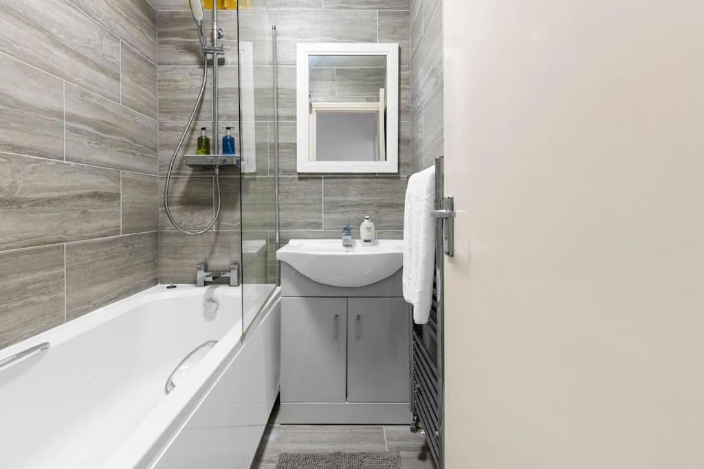 Two-Bedroom House photo 2