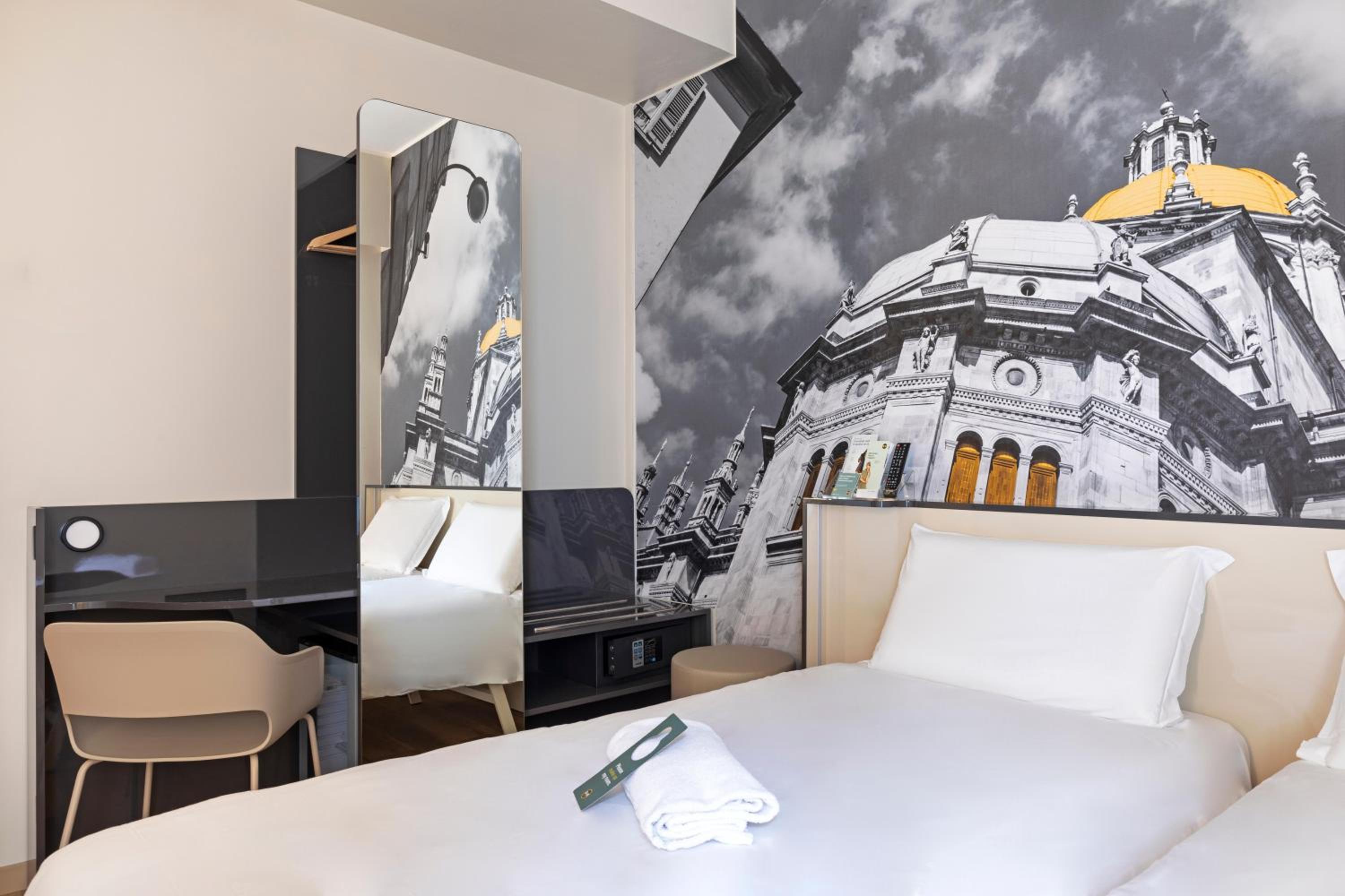 Twin Room - Photo 3