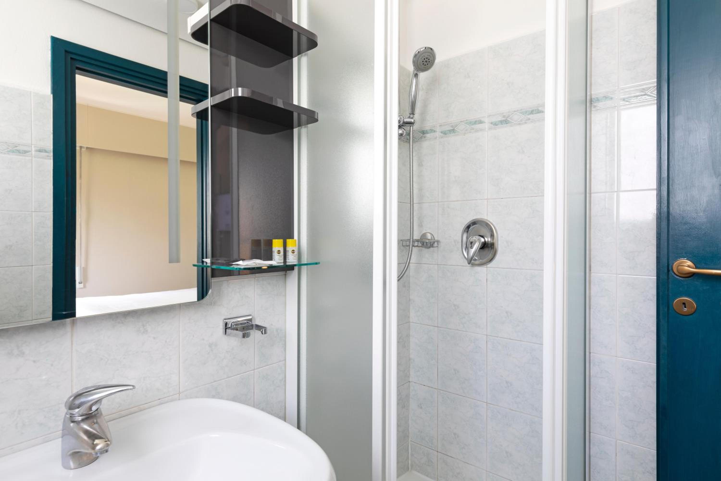 Double Room - Photo 8