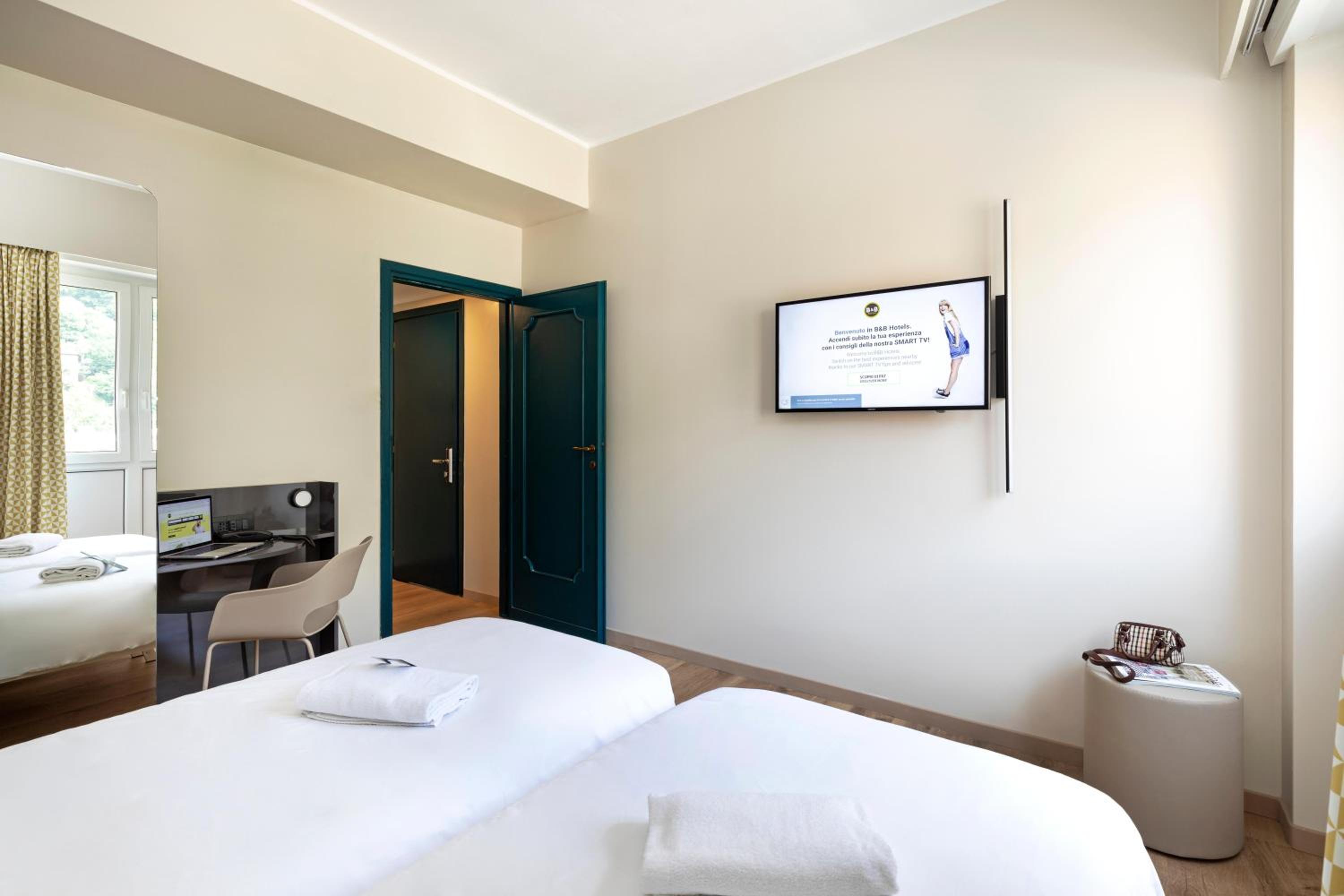 Twin Room - Photo 9
