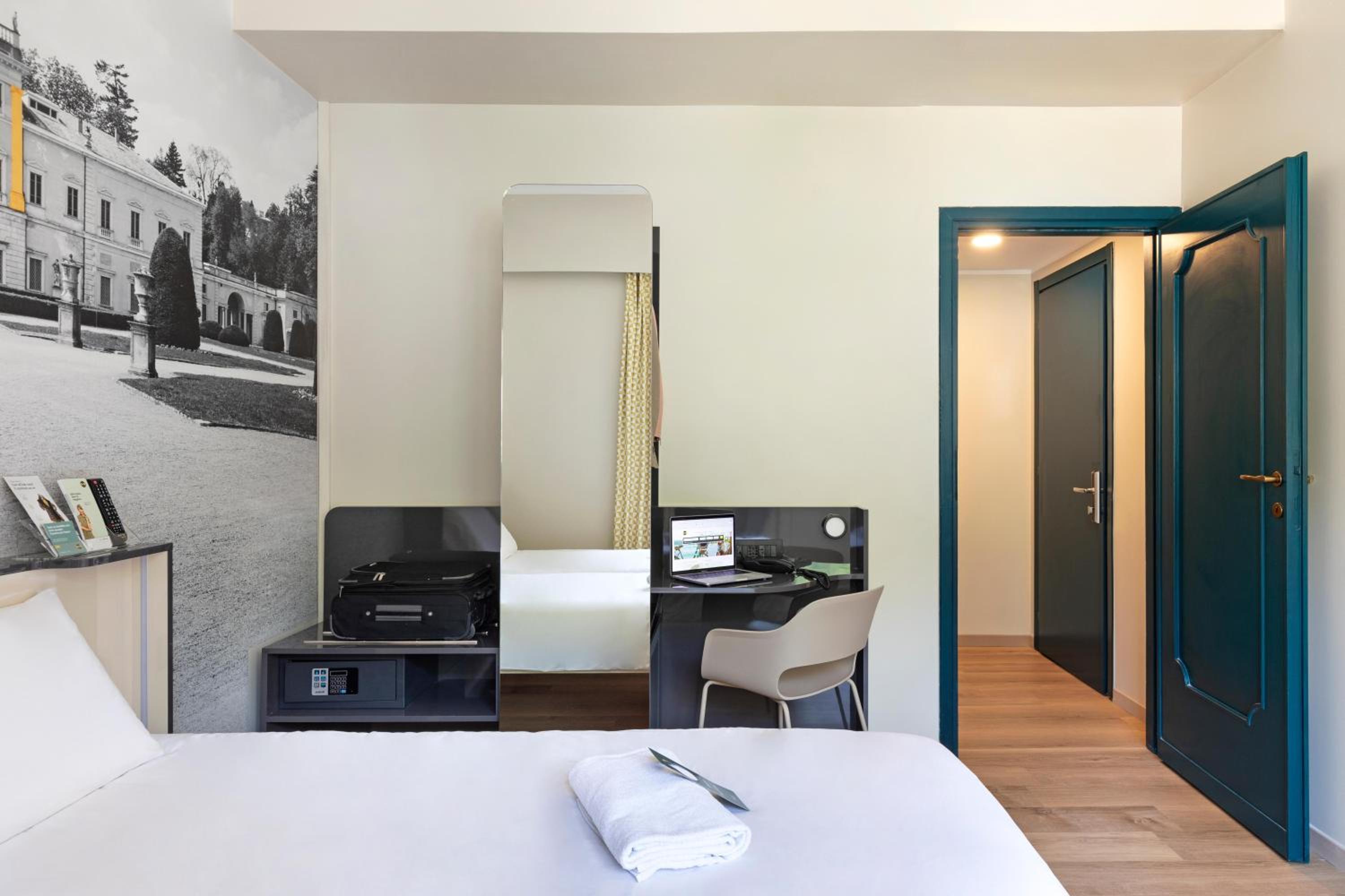 Twin Room - Photo 10