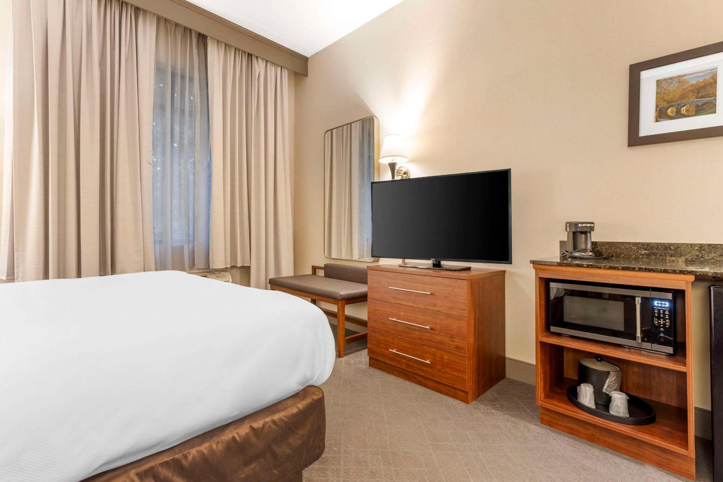 King Room - Accessible/Non-Smoking photo 3