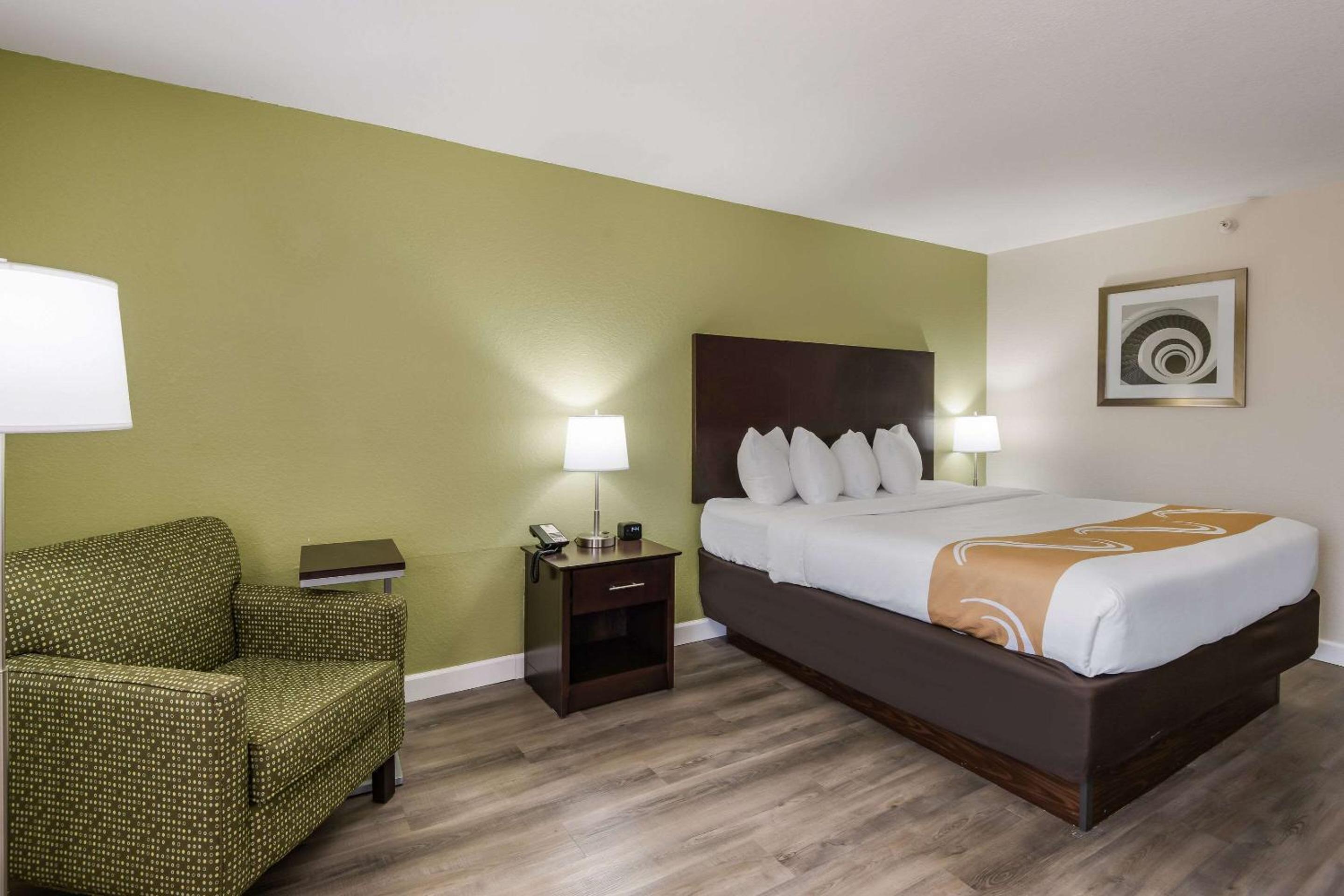 Standard King Room - Non-Smoking  - Photo 1